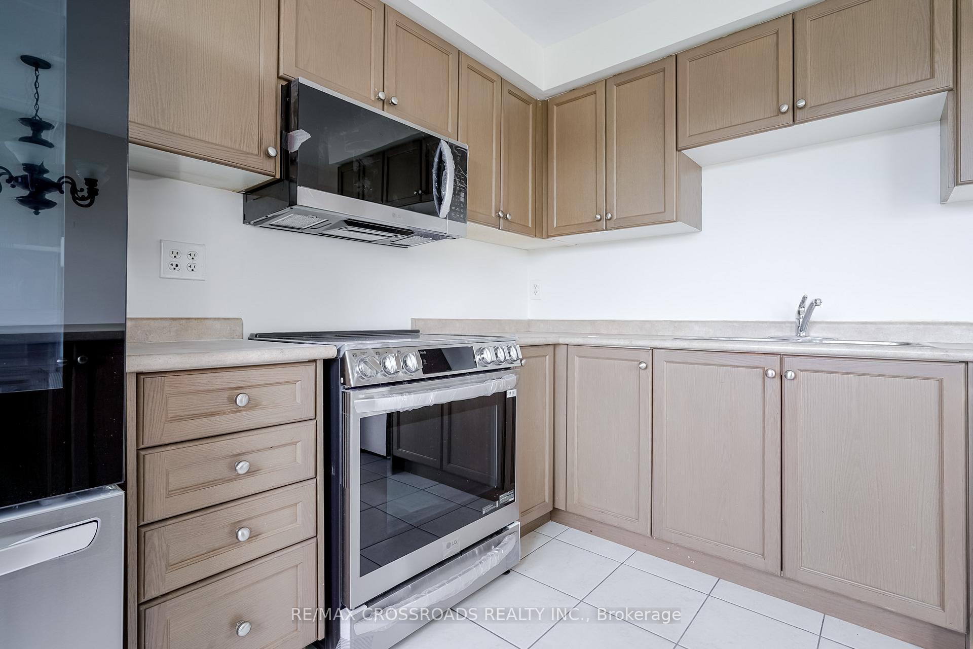 Photo 20 of 455 Rossland Road E, Ajax, Central East — HOMEH