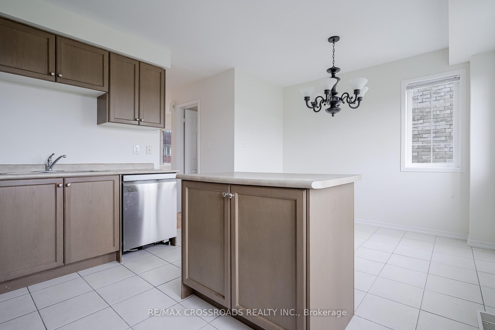Photo 22 of 455 Rossland Road E, Ajax, Central East — HOMEH