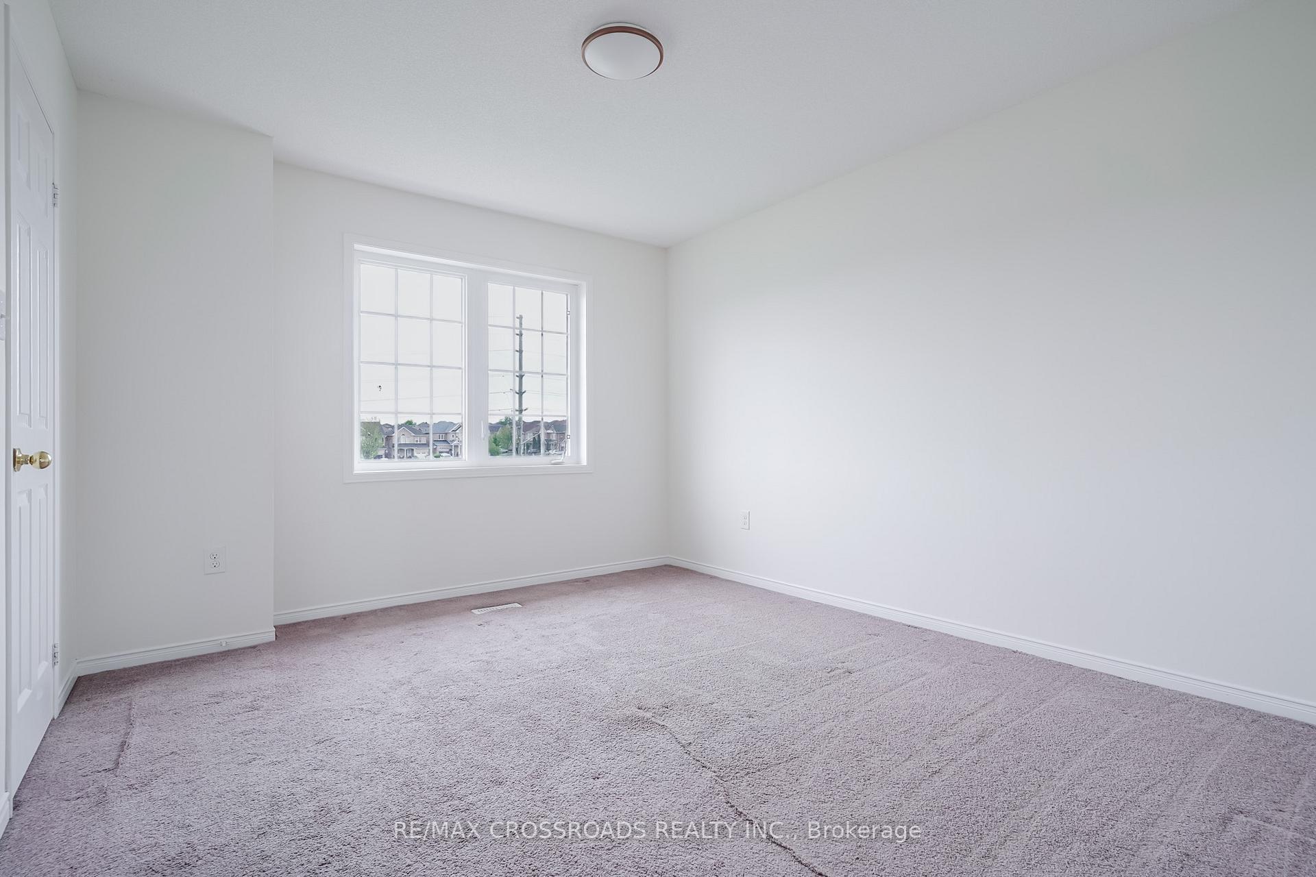 Photo 25 of 455 Rossland Road E, Ajax, Central East — HOMEH