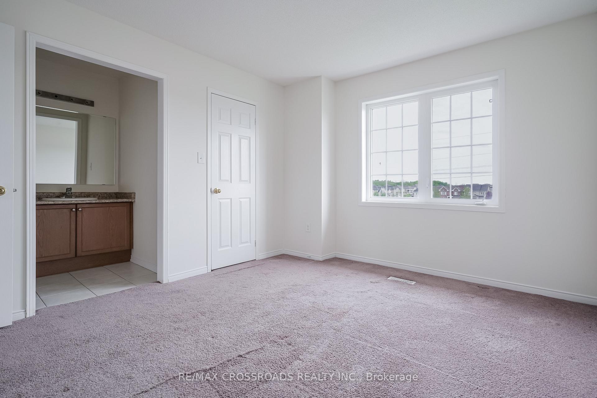 Photo 23 of 455 Rossland Road E, Ajax, Central East — HOMEH
