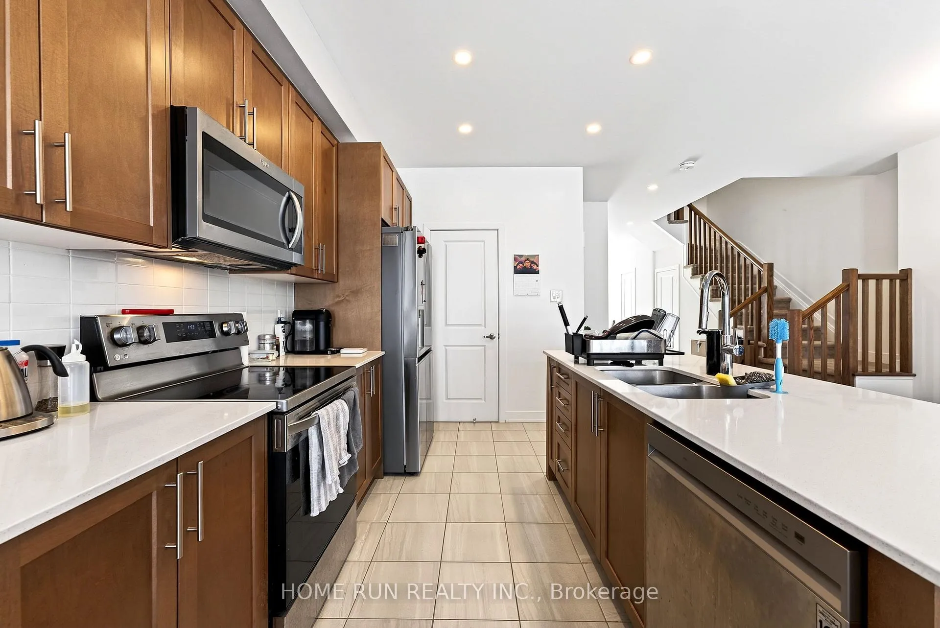 Photo 12 of 2071 Allegrini Terrace, Ottawa, Kanata - Emerald Meadows/Trailwest — HOMEH