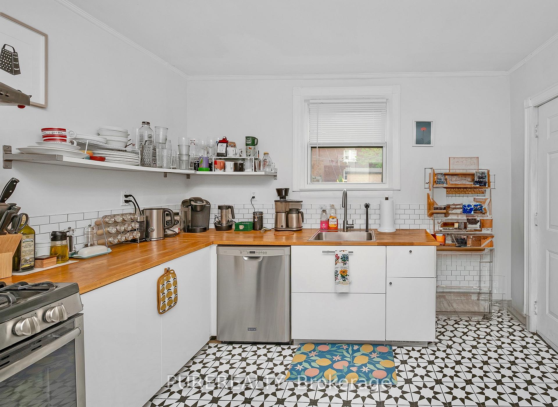 Photo 6 of 29 Emerald Street N, Hamilton, Landsdale — HOMEH