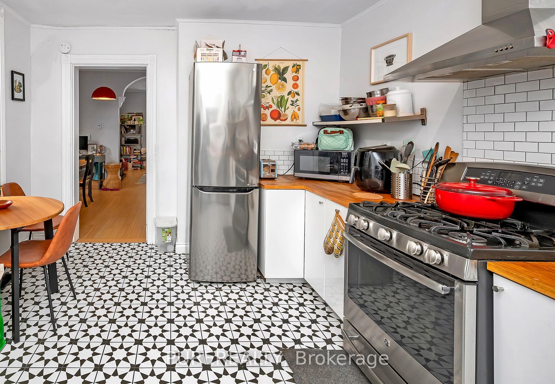 Photo 7 of 29 Emerald Street N, Hamilton, Landsdale — HOMEH