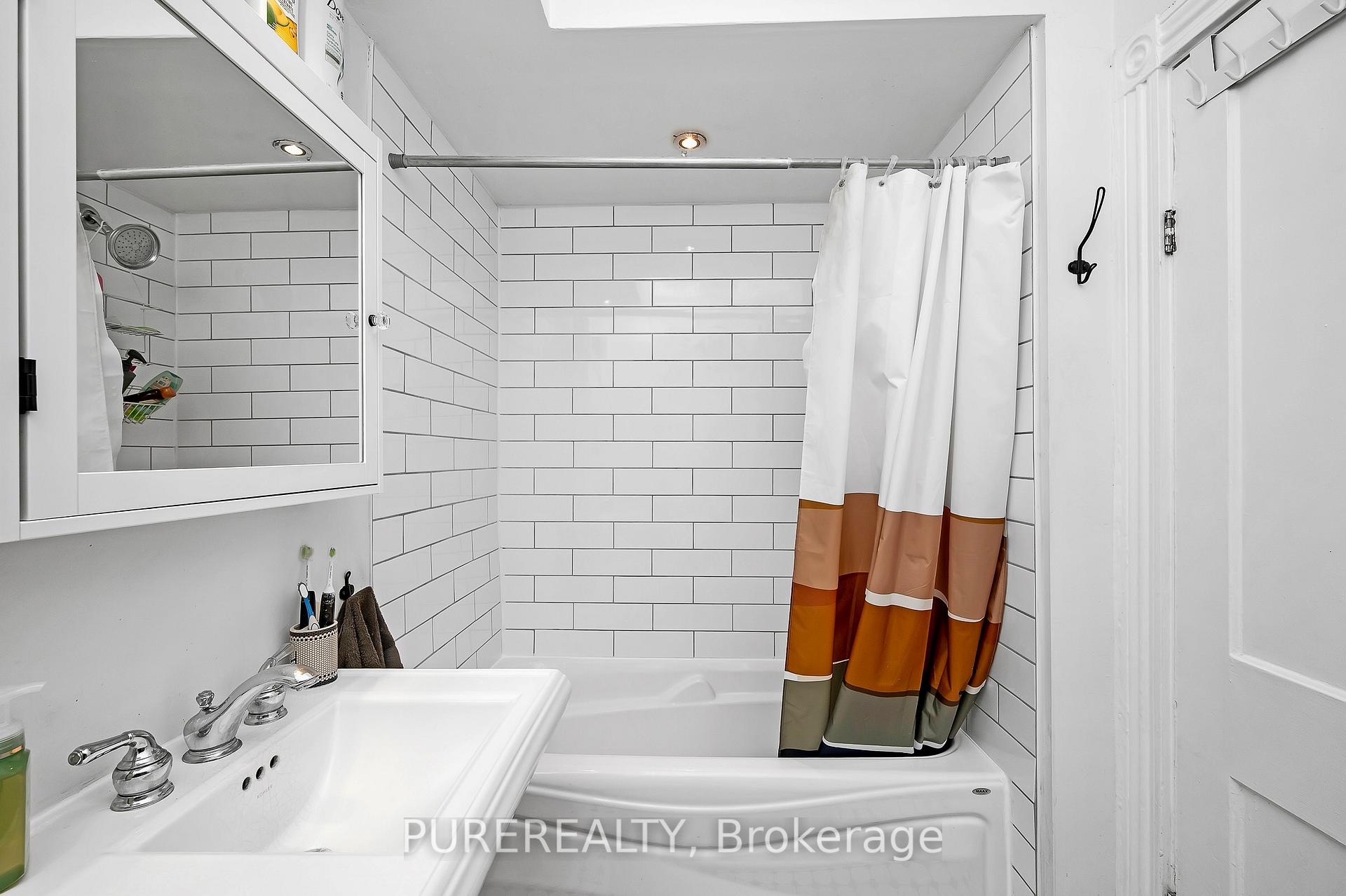 Photo 16 of 29 Emerald Street N, Hamilton, Landsdale — HOMEH