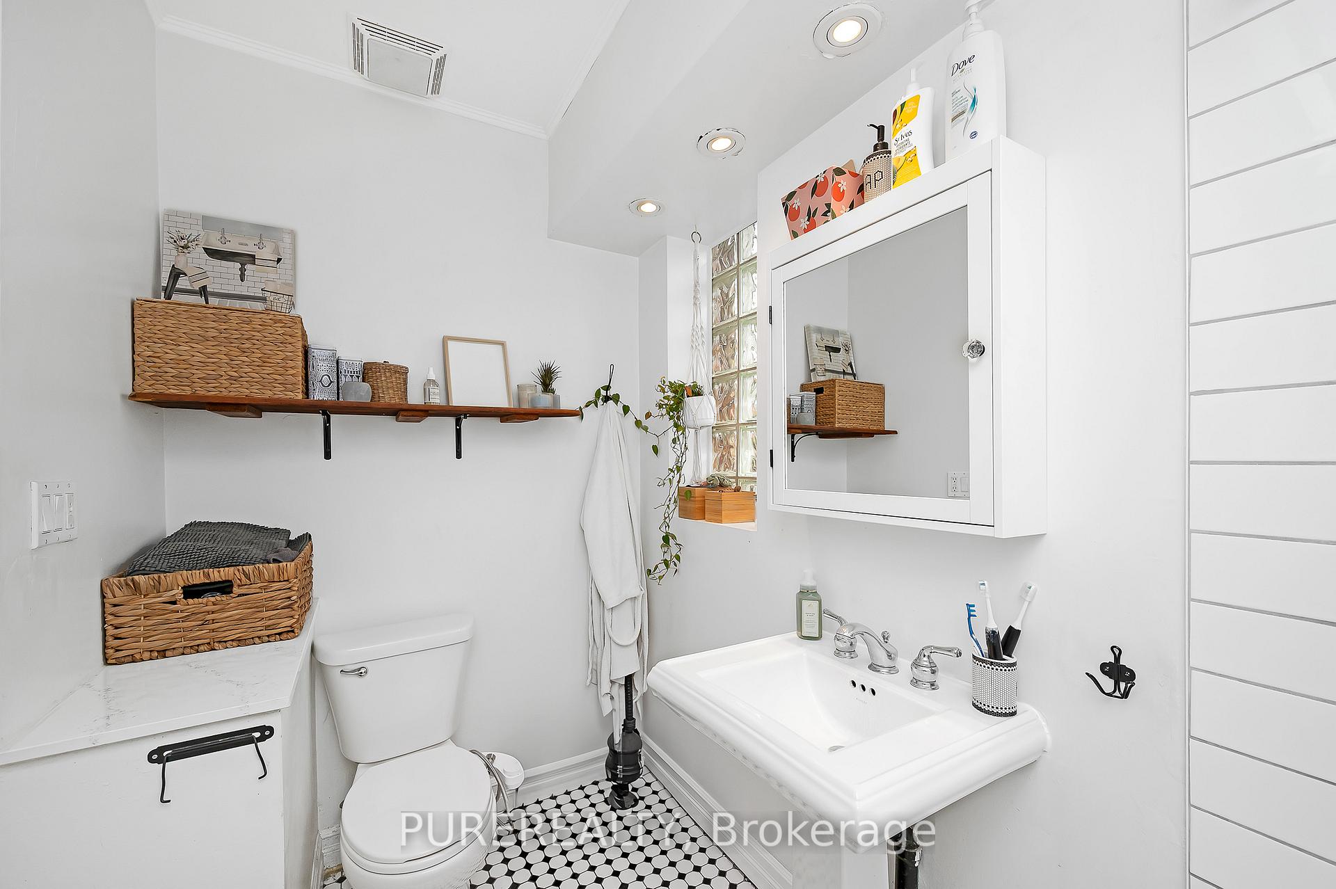 Photo 17 of 29 Emerald Street N, Hamilton, Landsdale — HOMEH