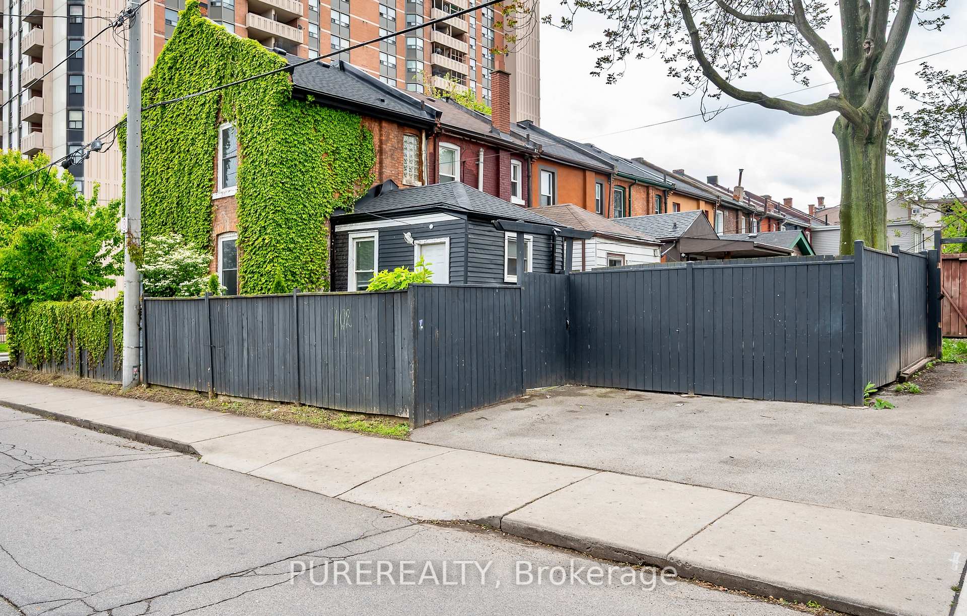 Photo 18 of 29 Emerald Street N, Hamilton, Landsdale — HOMEH