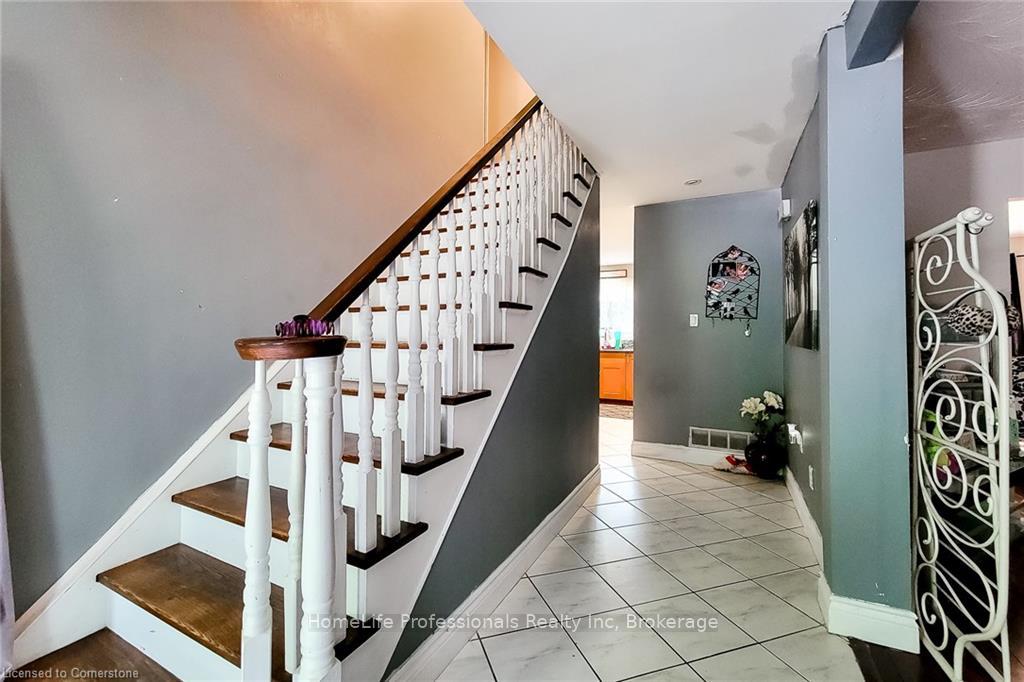 Photo 16 of 494 Heather Hill Court, Hamilton, Meadowlands — HOMEH