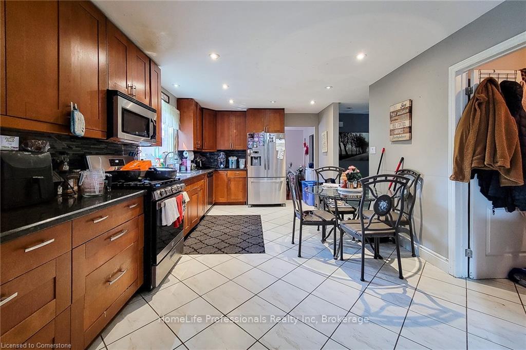 Photo 18 of 494 Heather Hill Court, Hamilton, Meadowlands — HOMEH