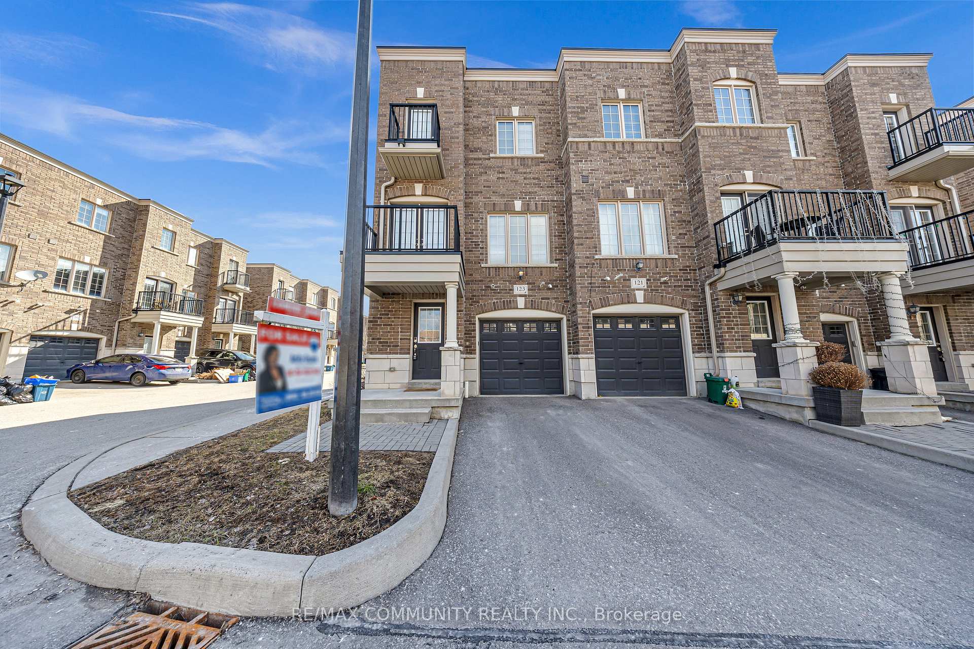 Photo 1 of 123 Ferris Square, Clarington, Courtice — HOMEH