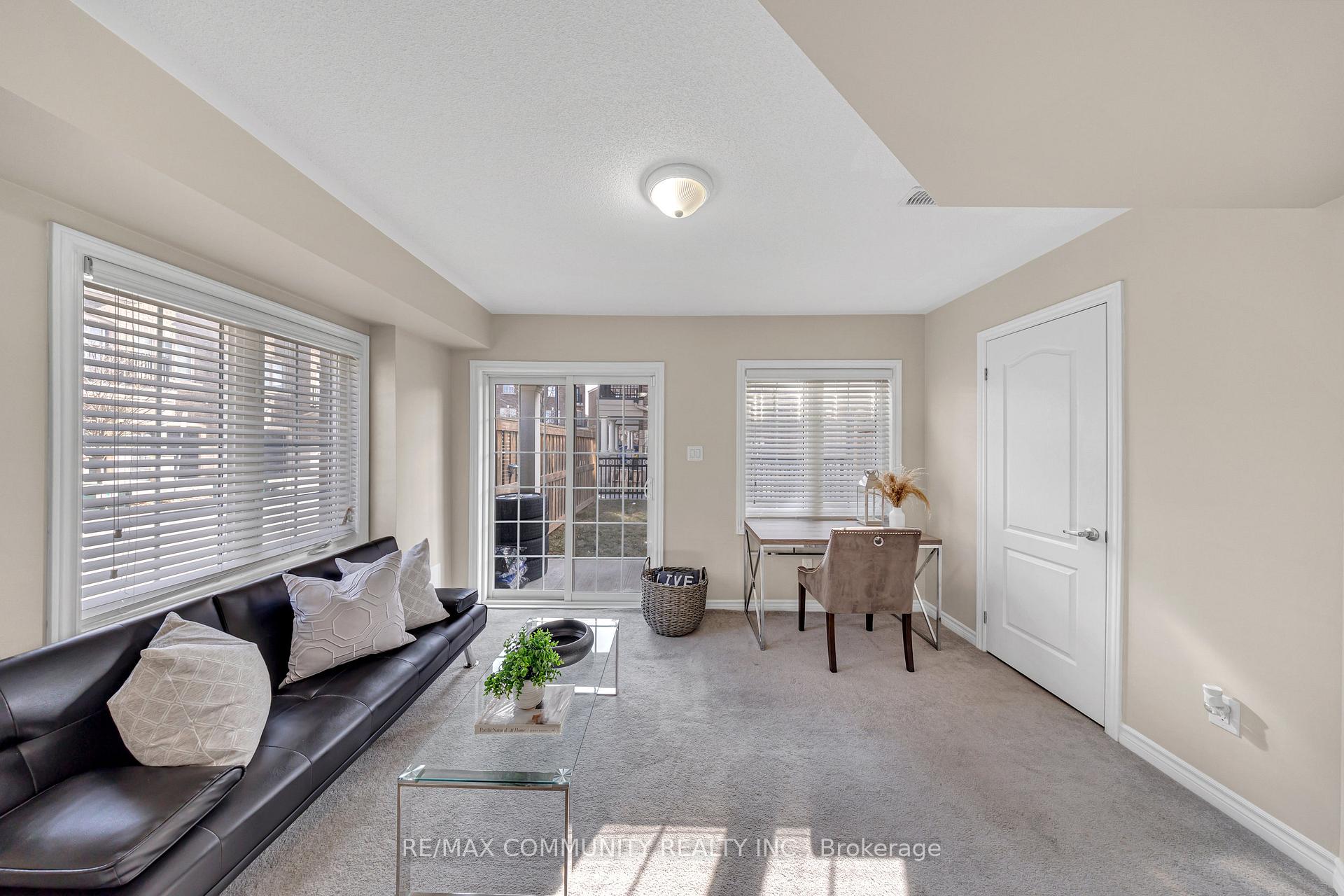Photo 3 of 123 Ferris Square, Clarington, Courtice — HOMEH