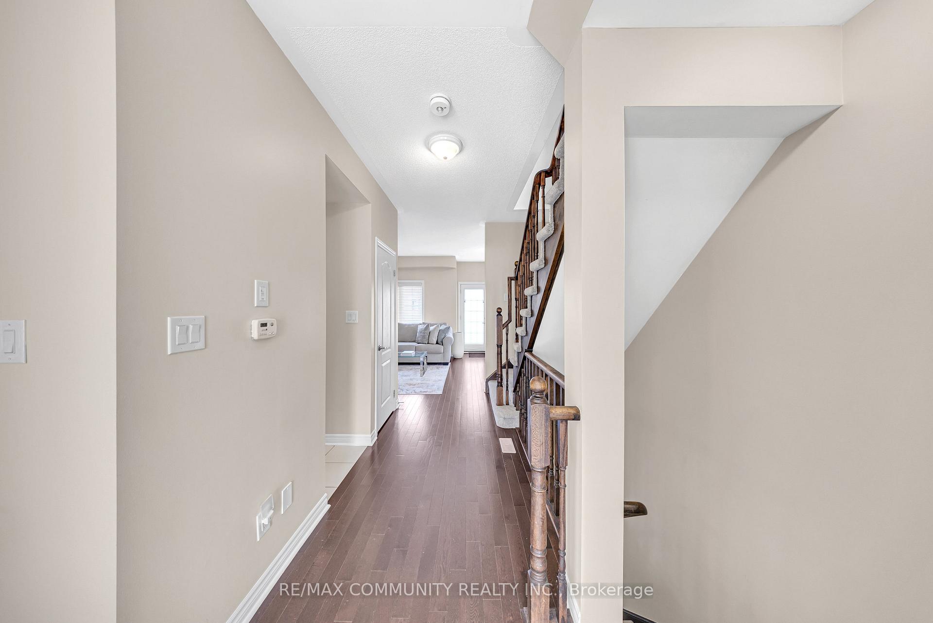 Photo 4 of 123 Ferris Square, Clarington, Courtice — HOMEH