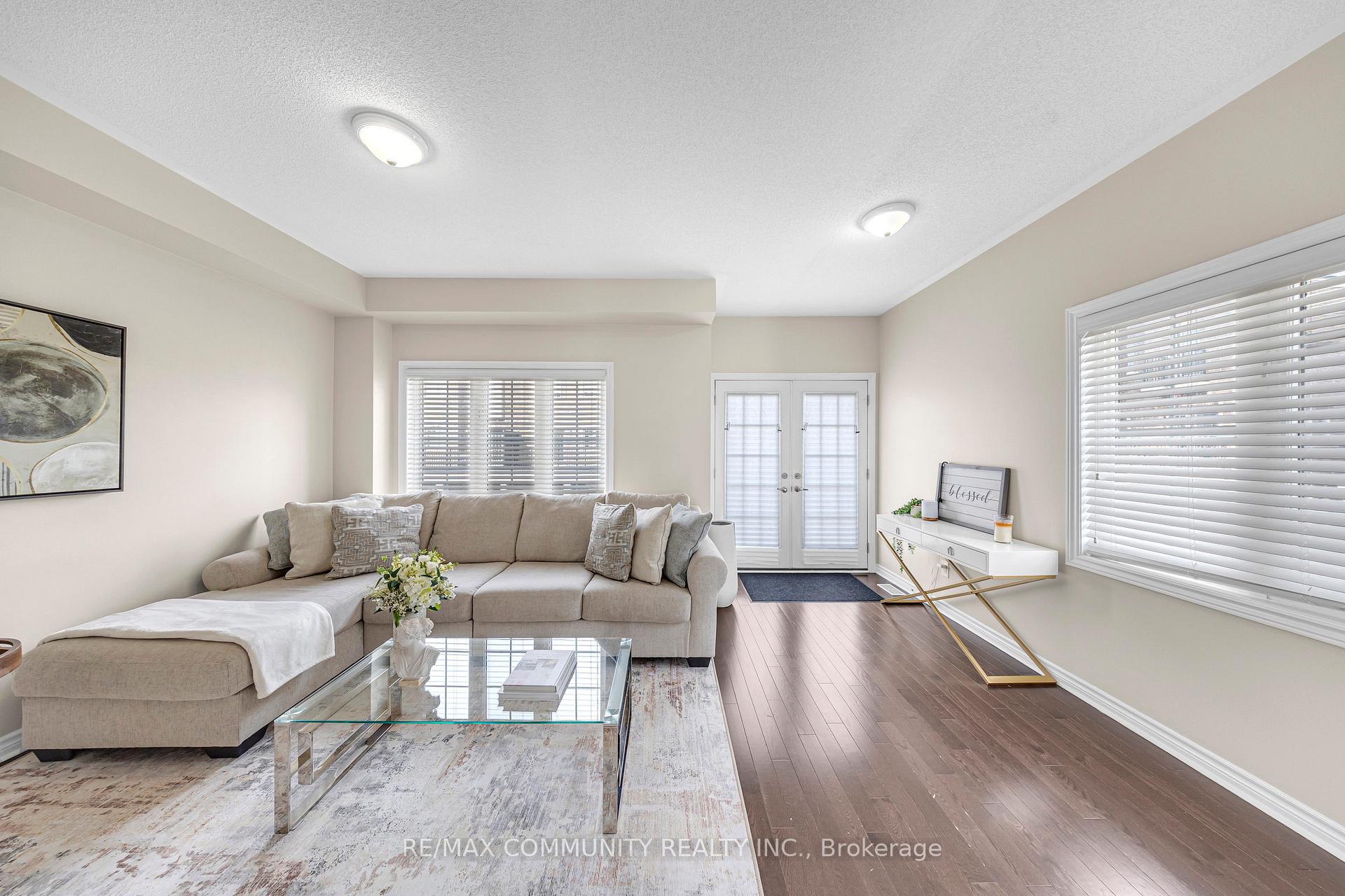Photo 6 of 123 Ferris Square, Clarington, Courtice — HOMEH