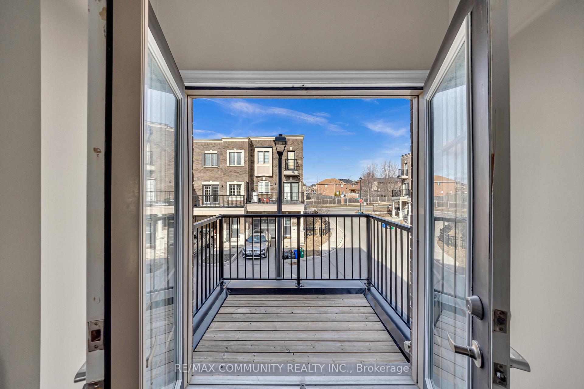 Photo 7 of 123 Ferris Square, Clarington, Courtice — HOMEH