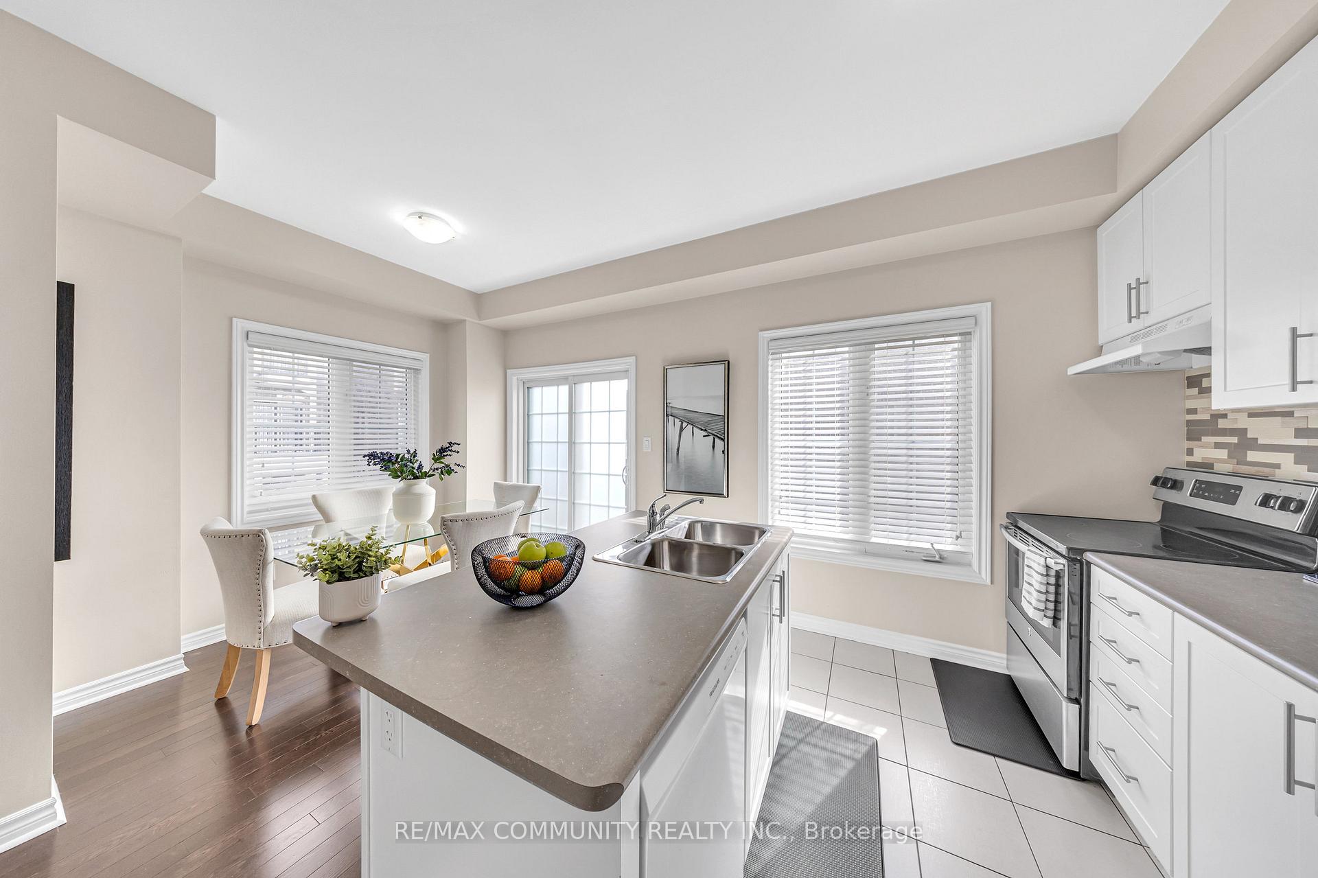 Photo 9 of 123 Ferris Square, Clarington, Courtice — HOMEH