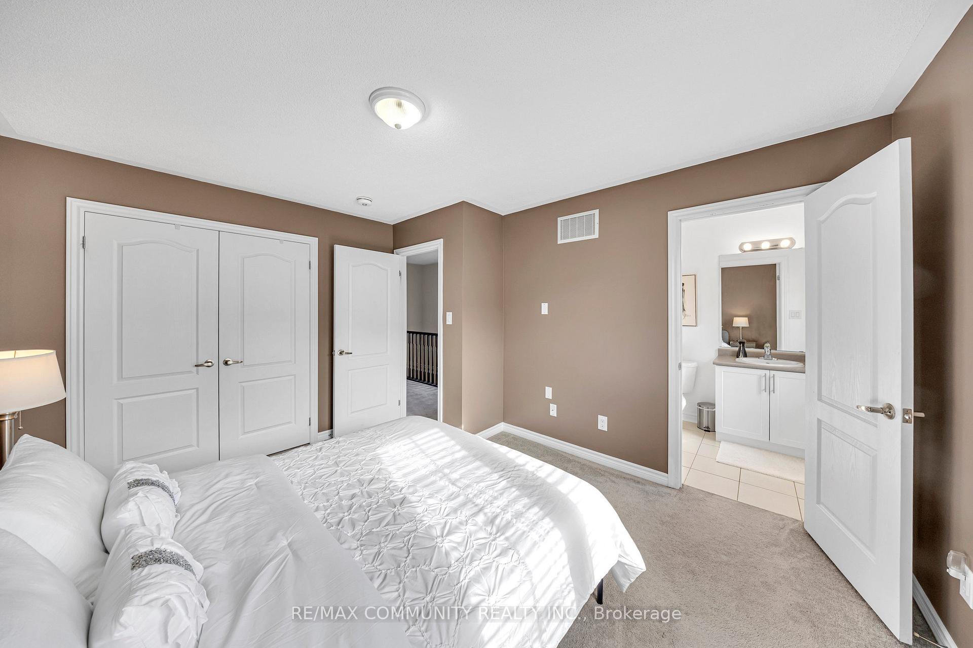Photo 10 of 123 Ferris Square, Clarington, Courtice — HOMEH