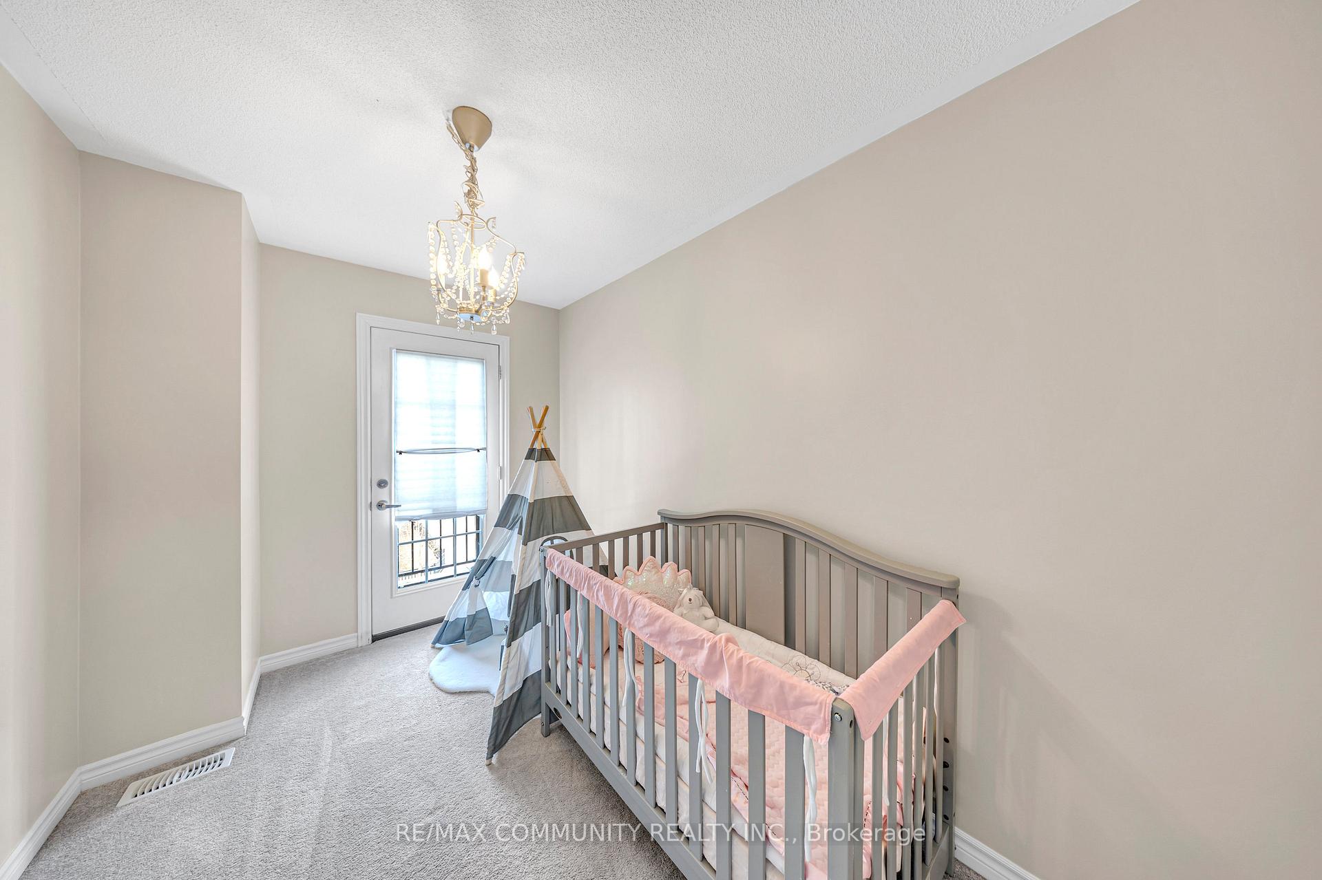 Photo 13 of 123 Ferris Square, Clarington, Courtice — HOMEH
