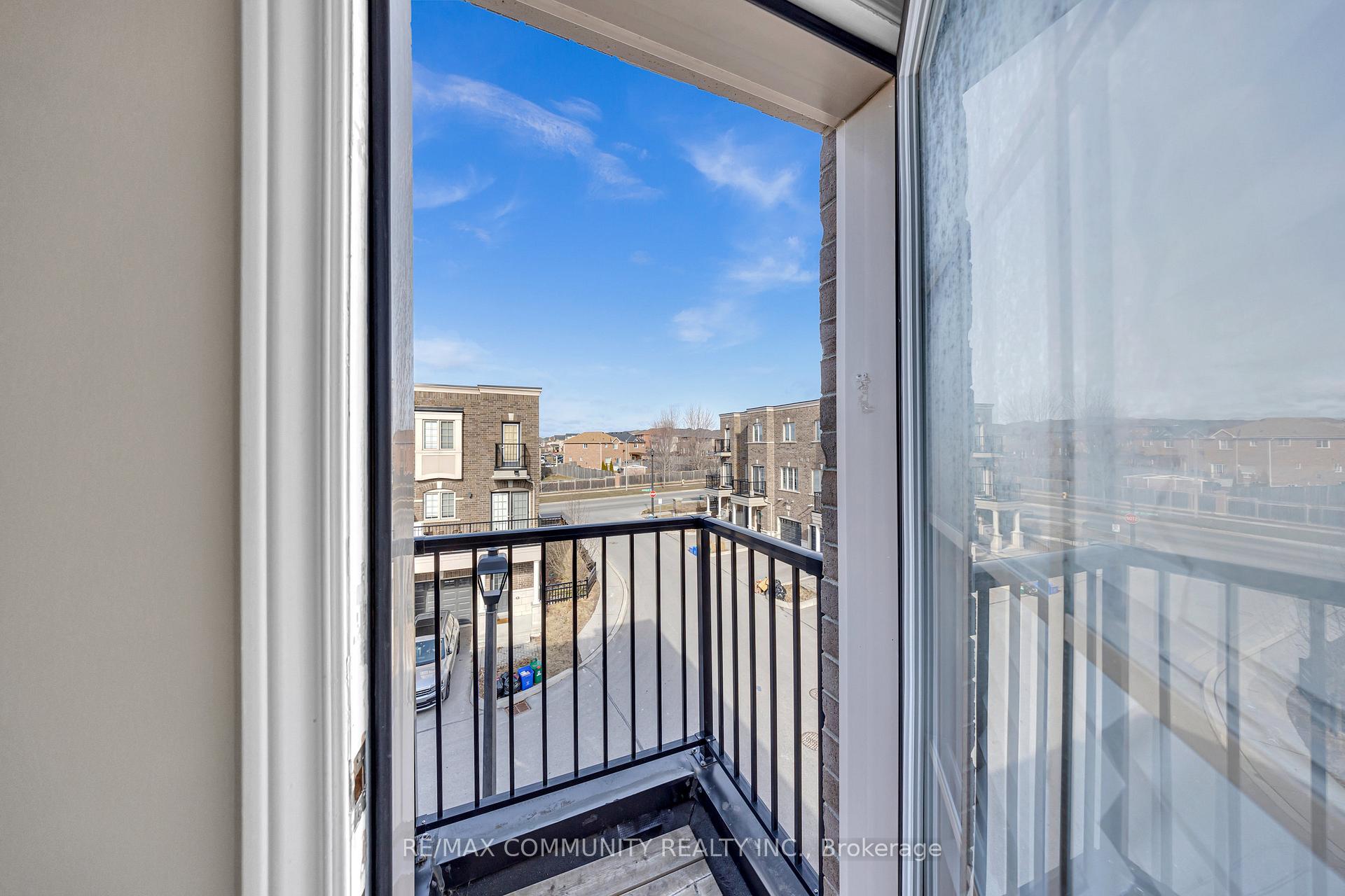 Photo 14 of 123 Ferris Square, Clarington, Courtice — HOMEH