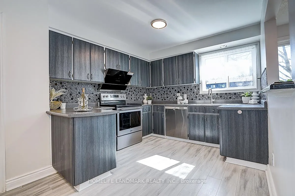 Photo 15 of 40 Henderson Drive, Aurora, Aurora Highlands — HOMEH