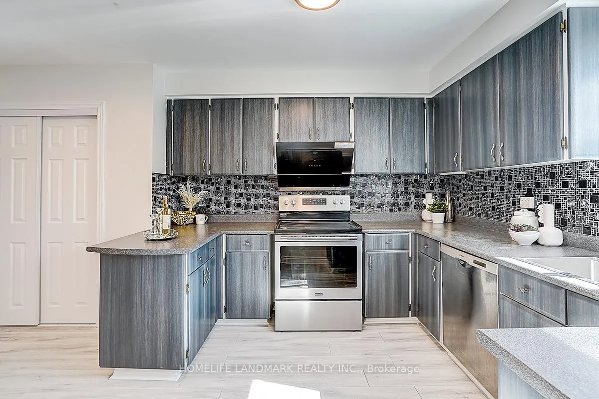 Photo 16 of 40 Henderson Drive, Aurora, Aurora Highlands — HOMEH
