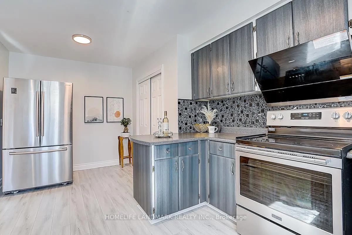 Photo 17 of 40 Henderson Drive, Aurora, Aurora Highlands — HOMEH