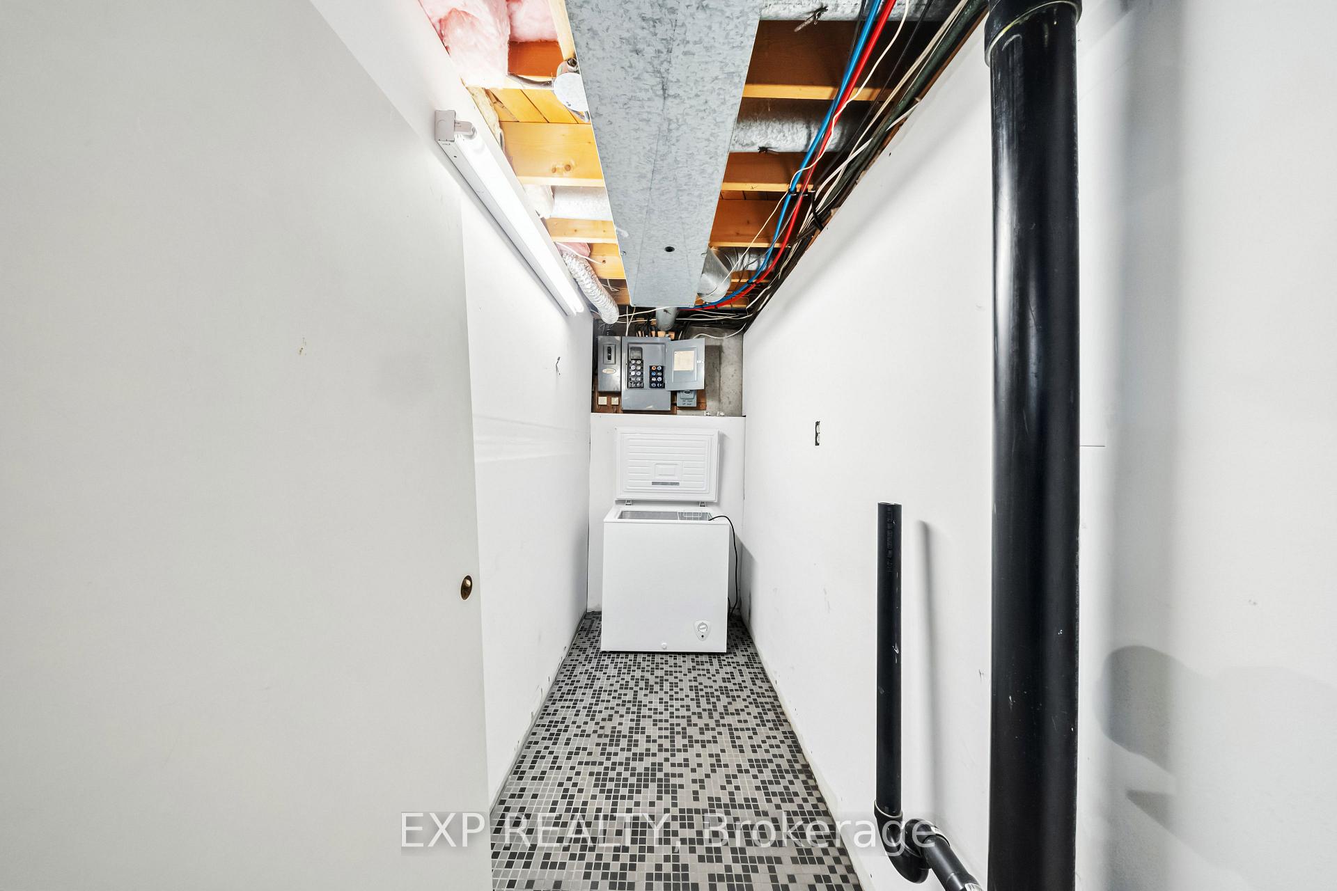 Photo 33 of 34 Alpine Avenue, Hamilton, Stoney Creek — HOMEH