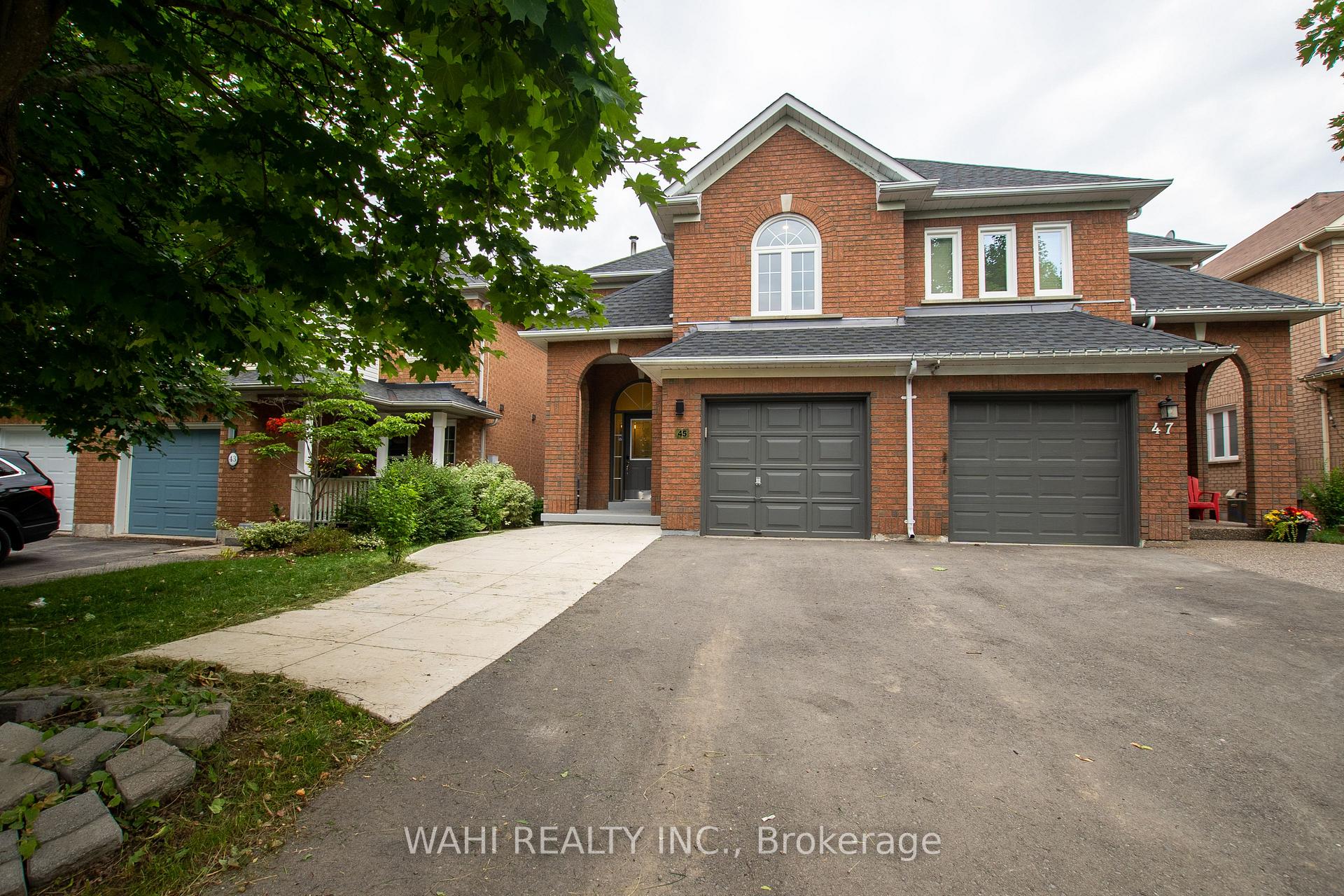 Photo 3 of 45 Harnesworth Crescent, Hamilton, Waterdown — HOMEH