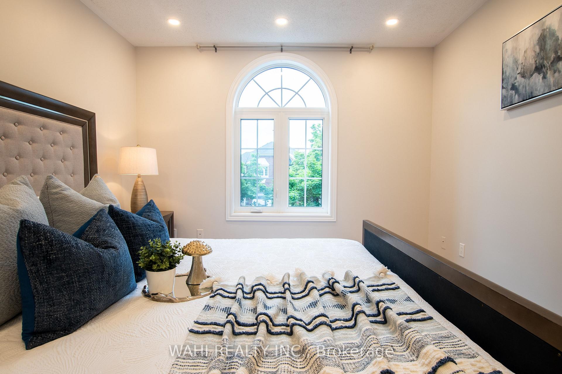 Photo 16 of 45 Harnesworth Crescent, Hamilton, Waterdown — HOMEH