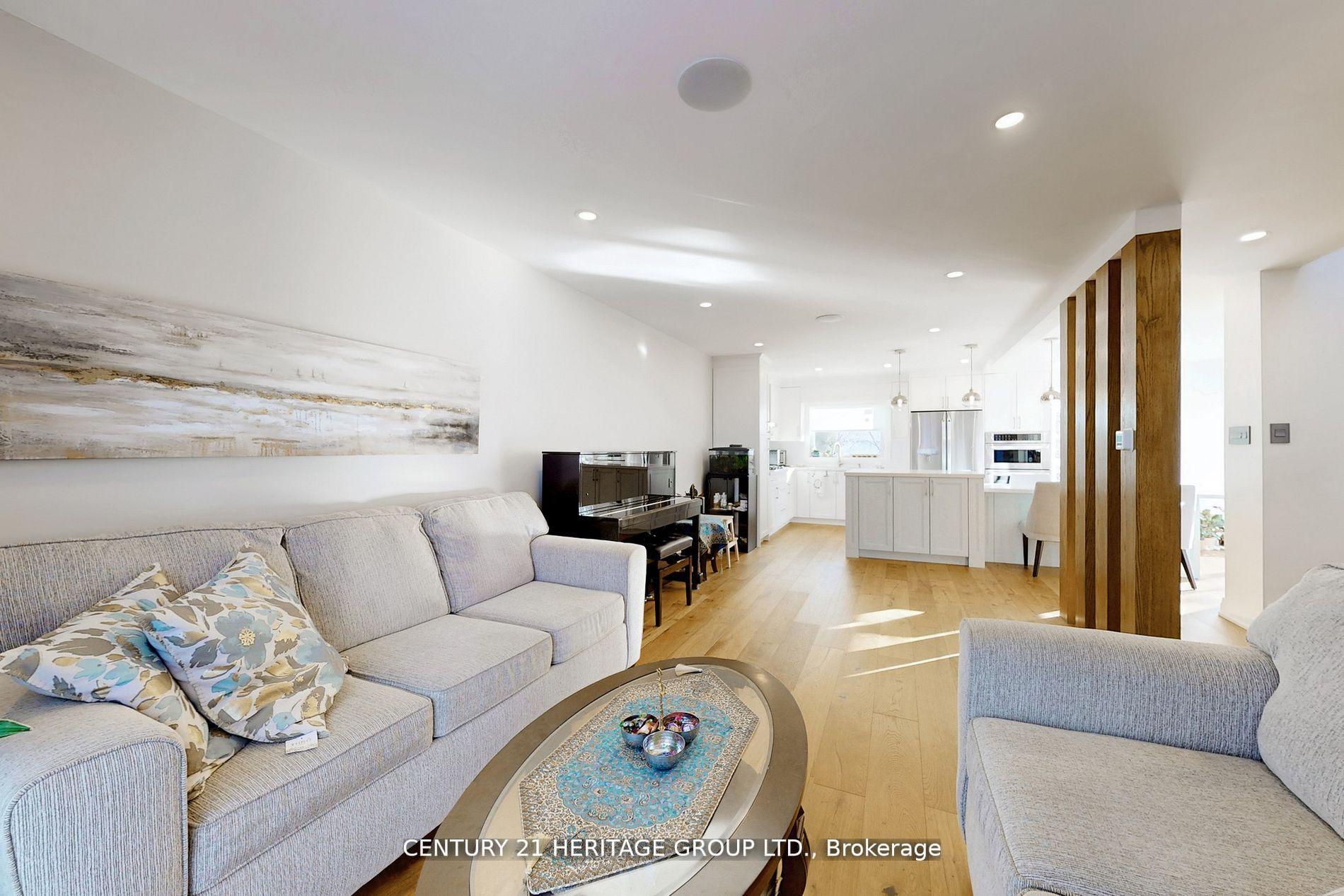 Photo 4 of 23 Gilbank Drive, Aurora, Aurora Heights — HOMEH