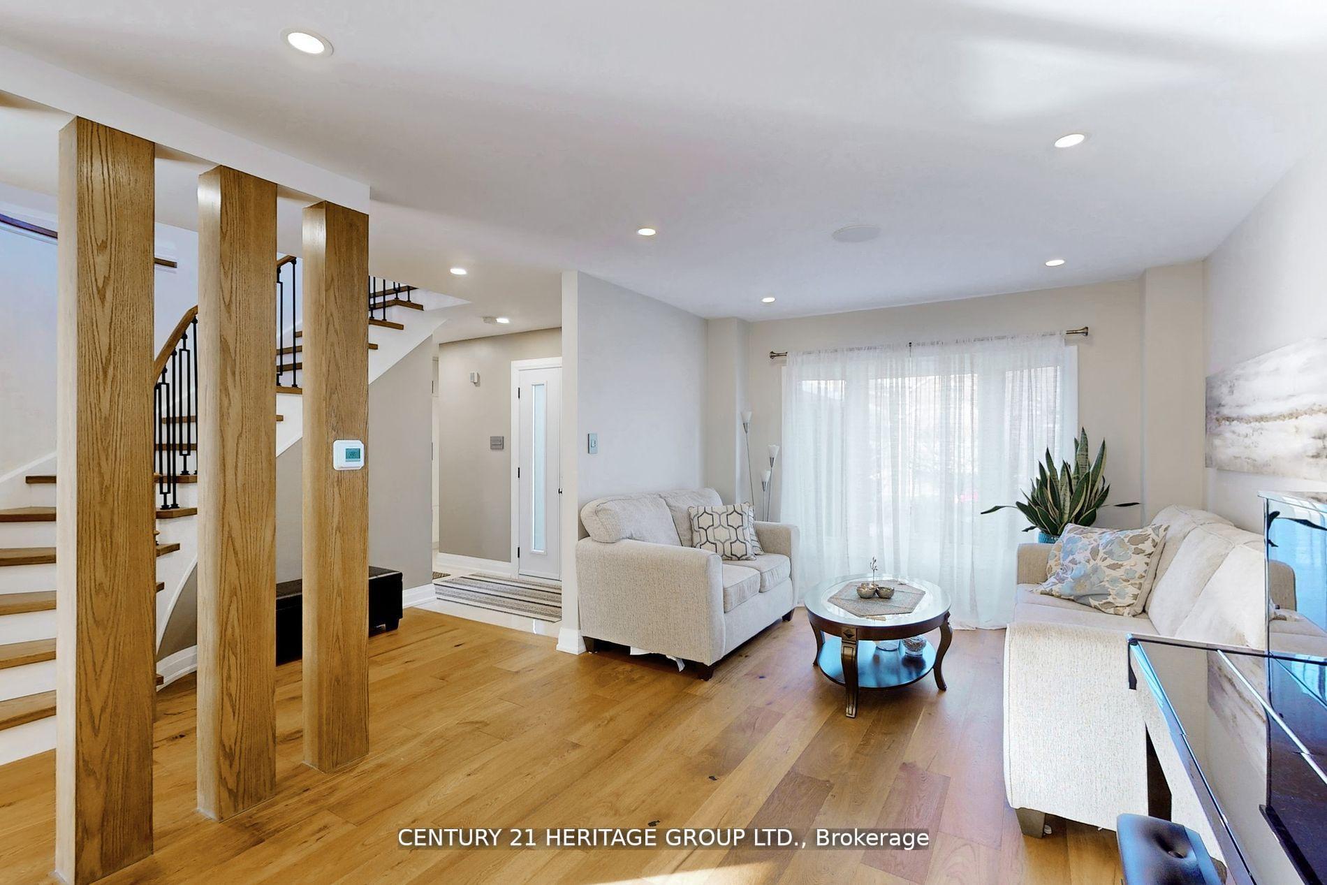 Photo 2 of 23 Gilbank Drive, Aurora, Aurora Heights — HOMEH