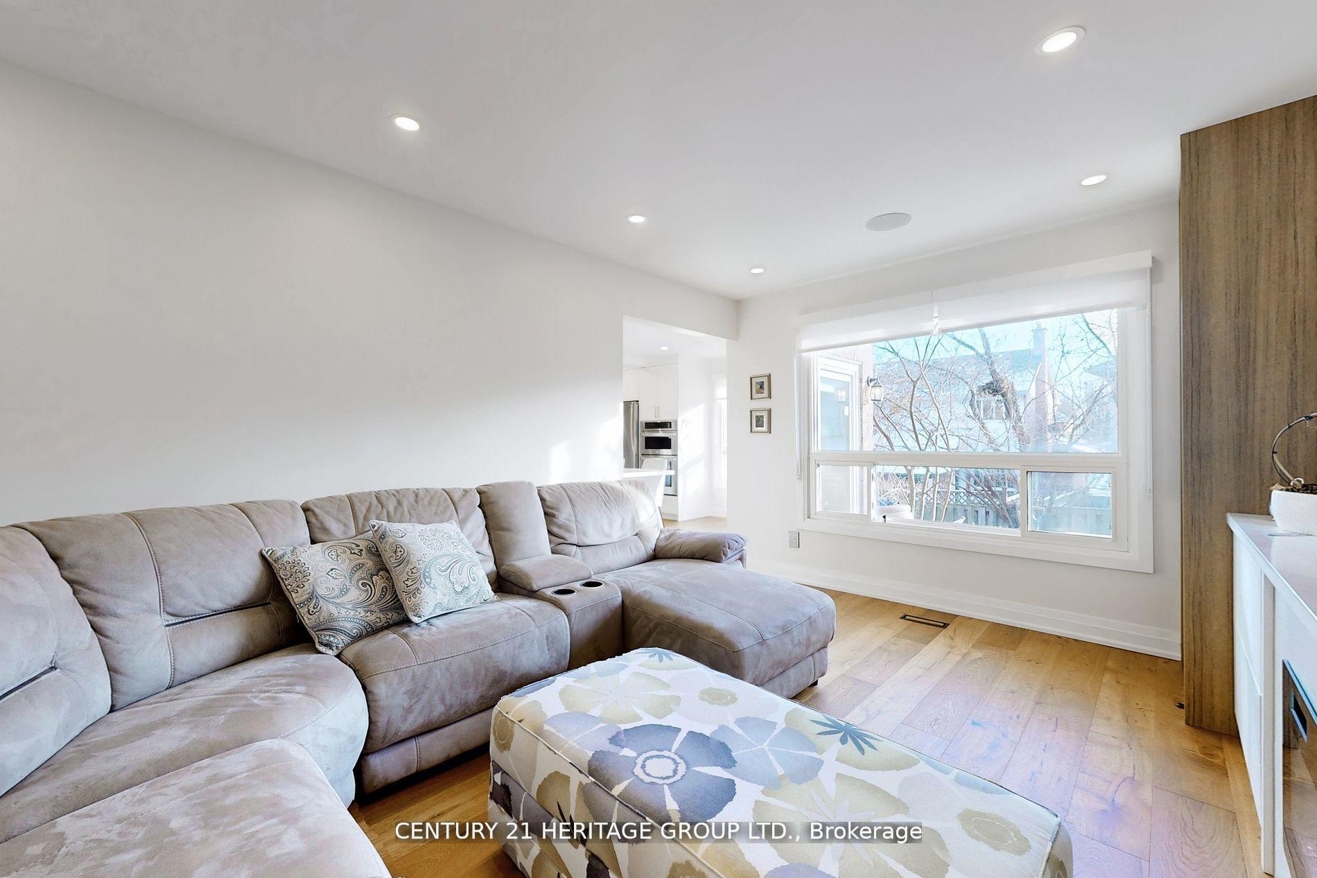 Photo 5 of 23 Gilbank Drive, Aurora, Aurora Heights — HOMEH