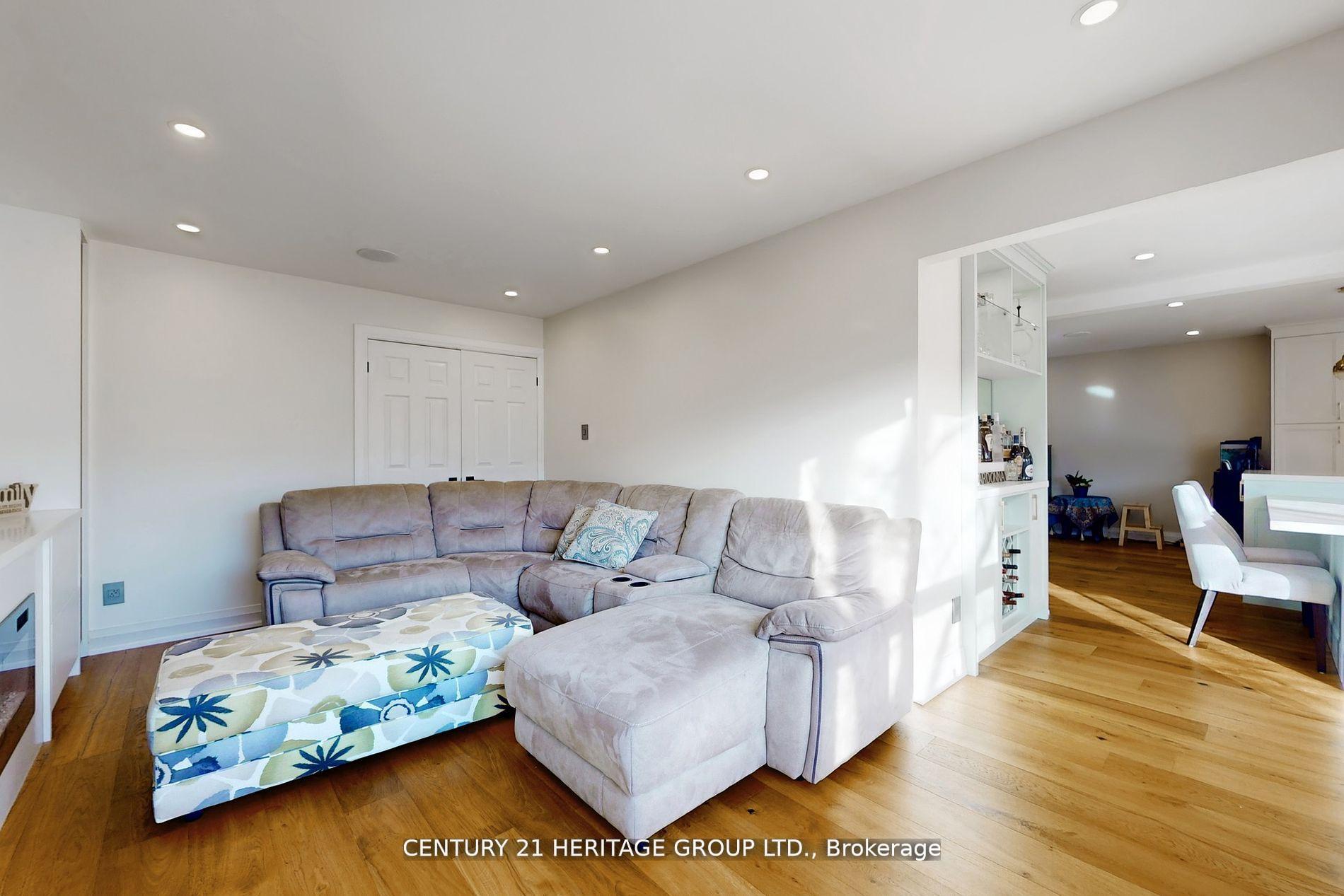 Photo 15 of 23 Gilbank Drive, Aurora, Aurora Heights — HOMEH