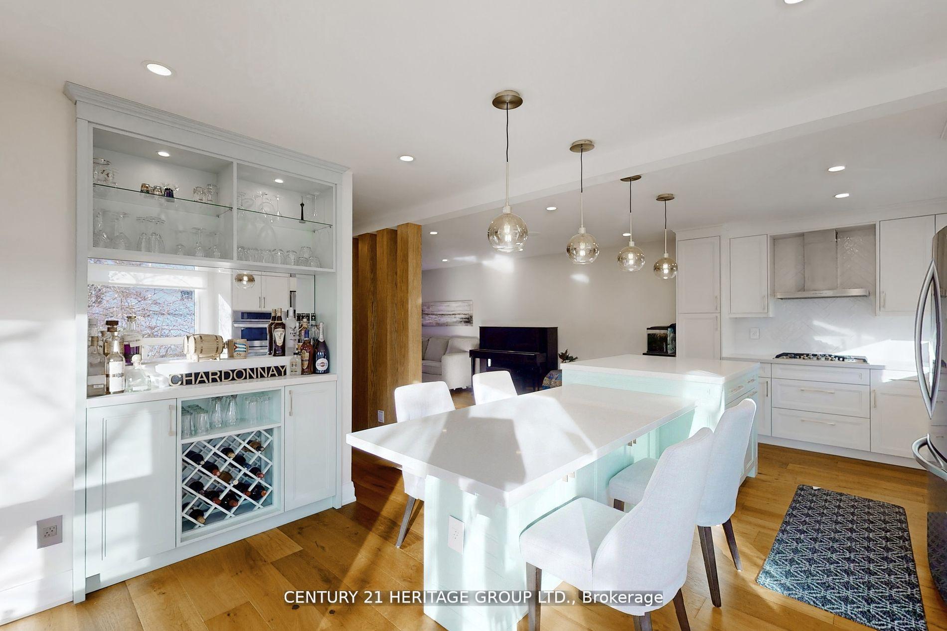 Photo 10 of 23 Gilbank Drive, Aurora, Aurora Heights — HOMEH
