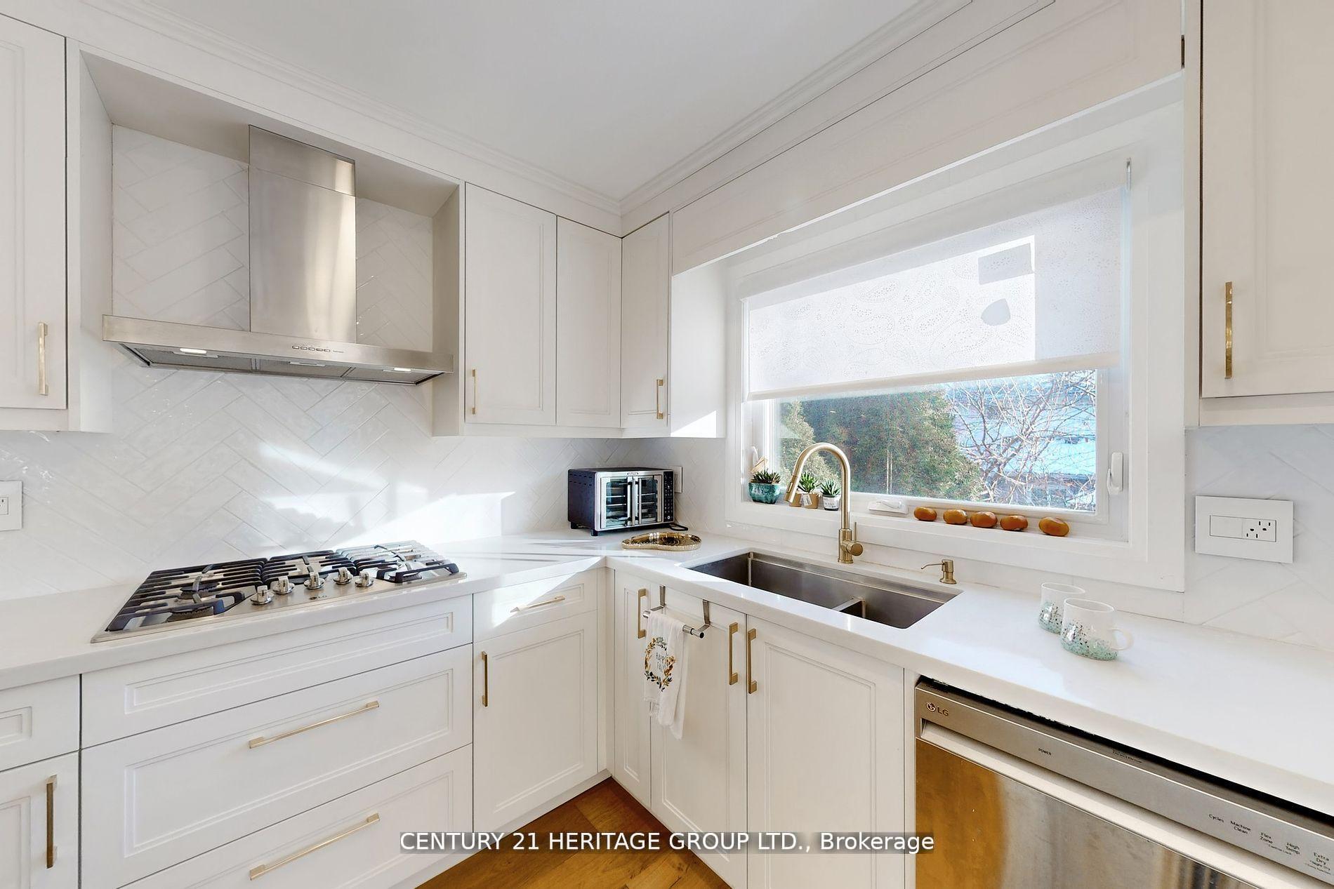 Photo 12 of 23 Gilbank Drive, Aurora, Aurora Heights — HOMEH