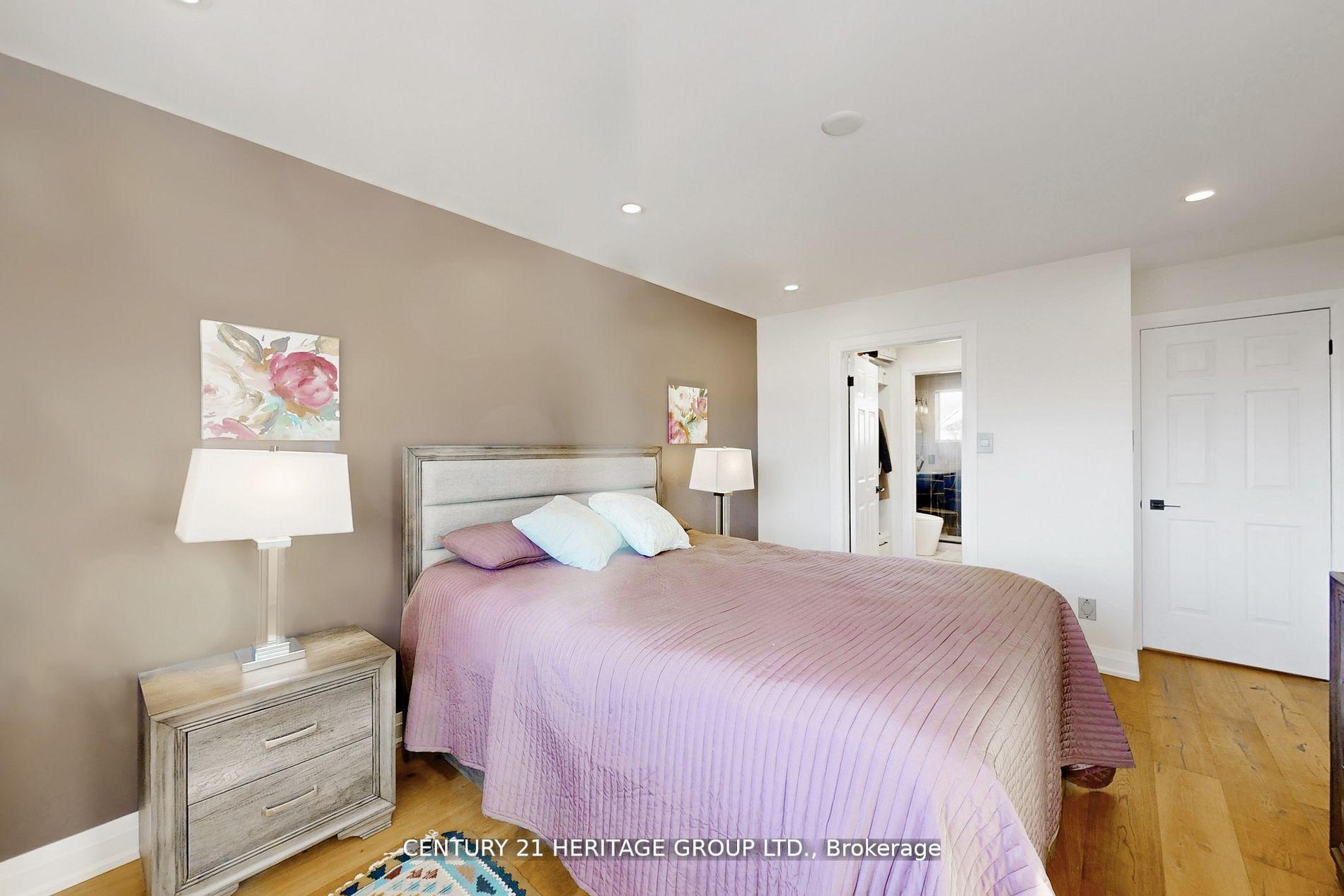 Photo 11 of 23 Gilbank Drive, Aurora, Aurora Heights — HOMEH