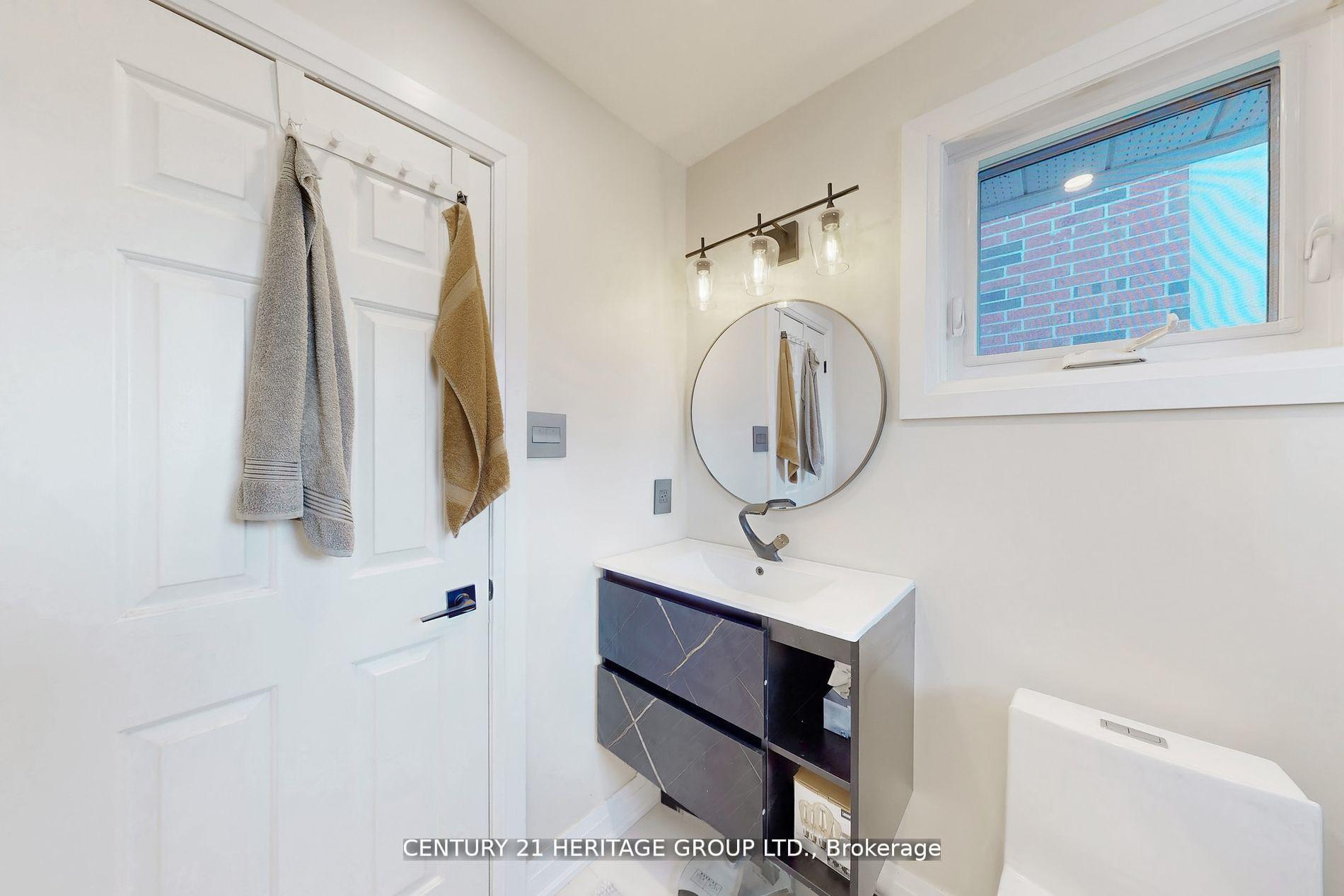 Photo 14 of 23 Gilbank Drive, Aurora, Aurora Heights — HOMEH