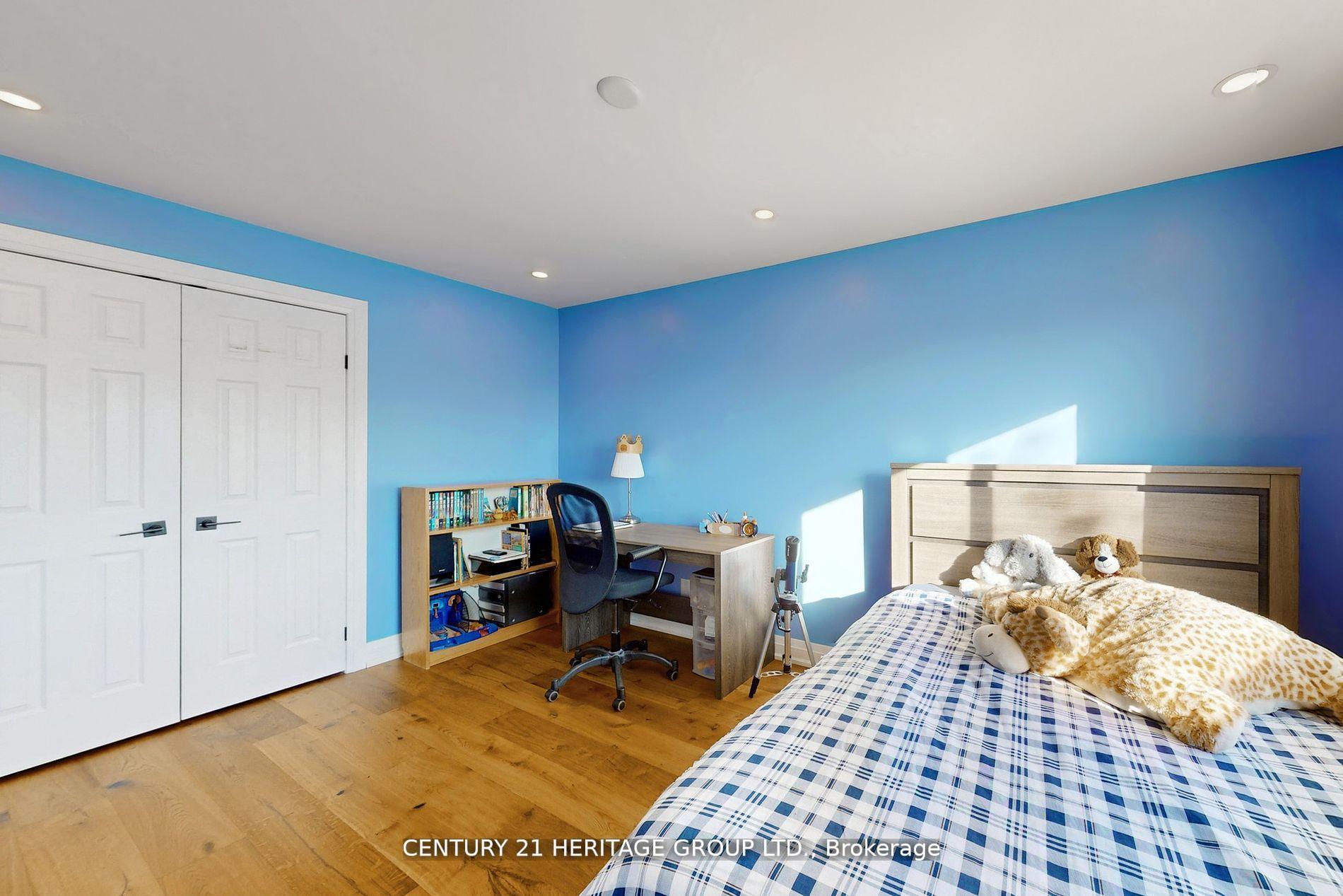 Photo 16 of 23 Gilbank Drive, Aurora, Aurora Heights — HOMEH