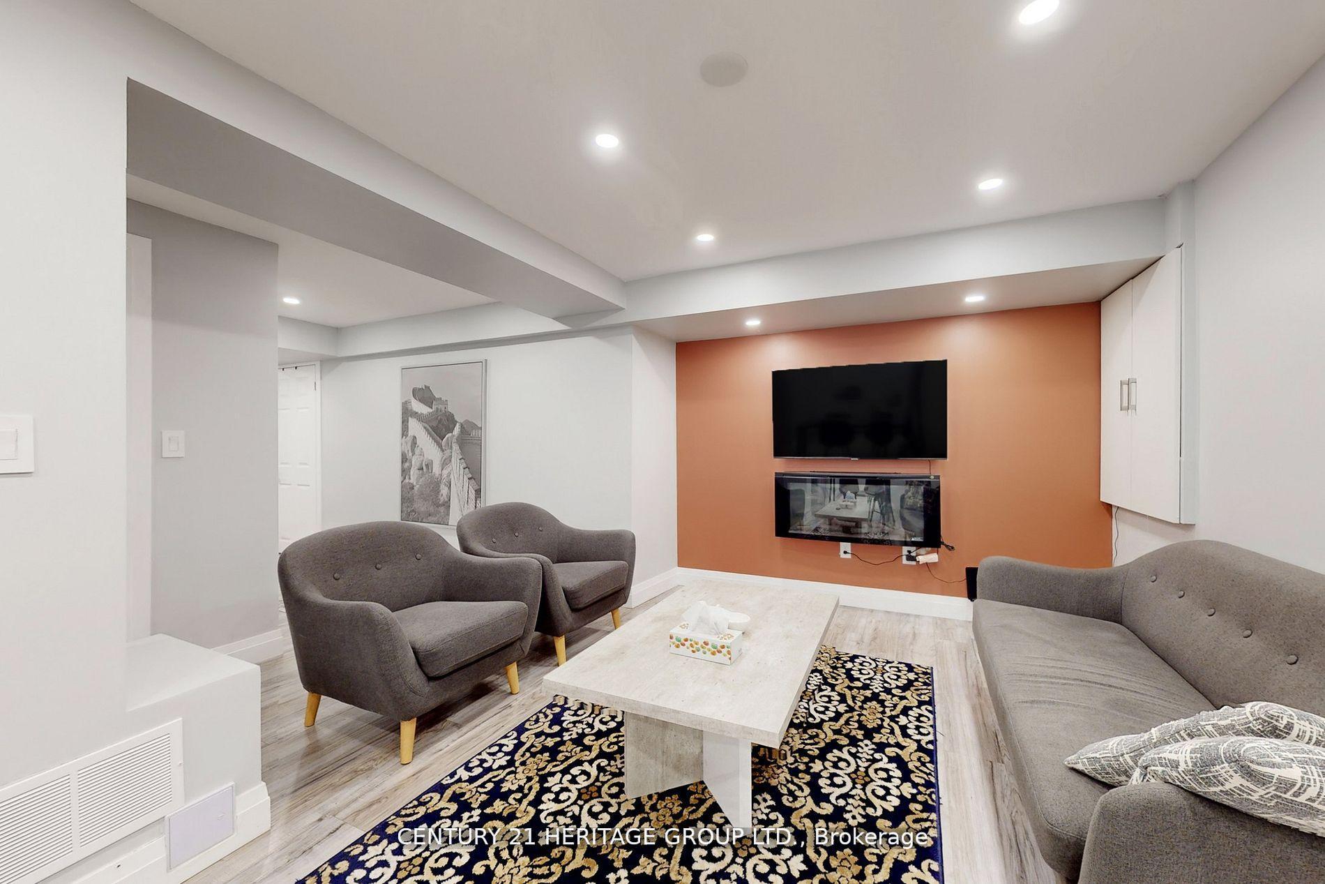 Photo 20 of 23 Gilbank Drive, Aurora, Aurora Heights — HOMEH