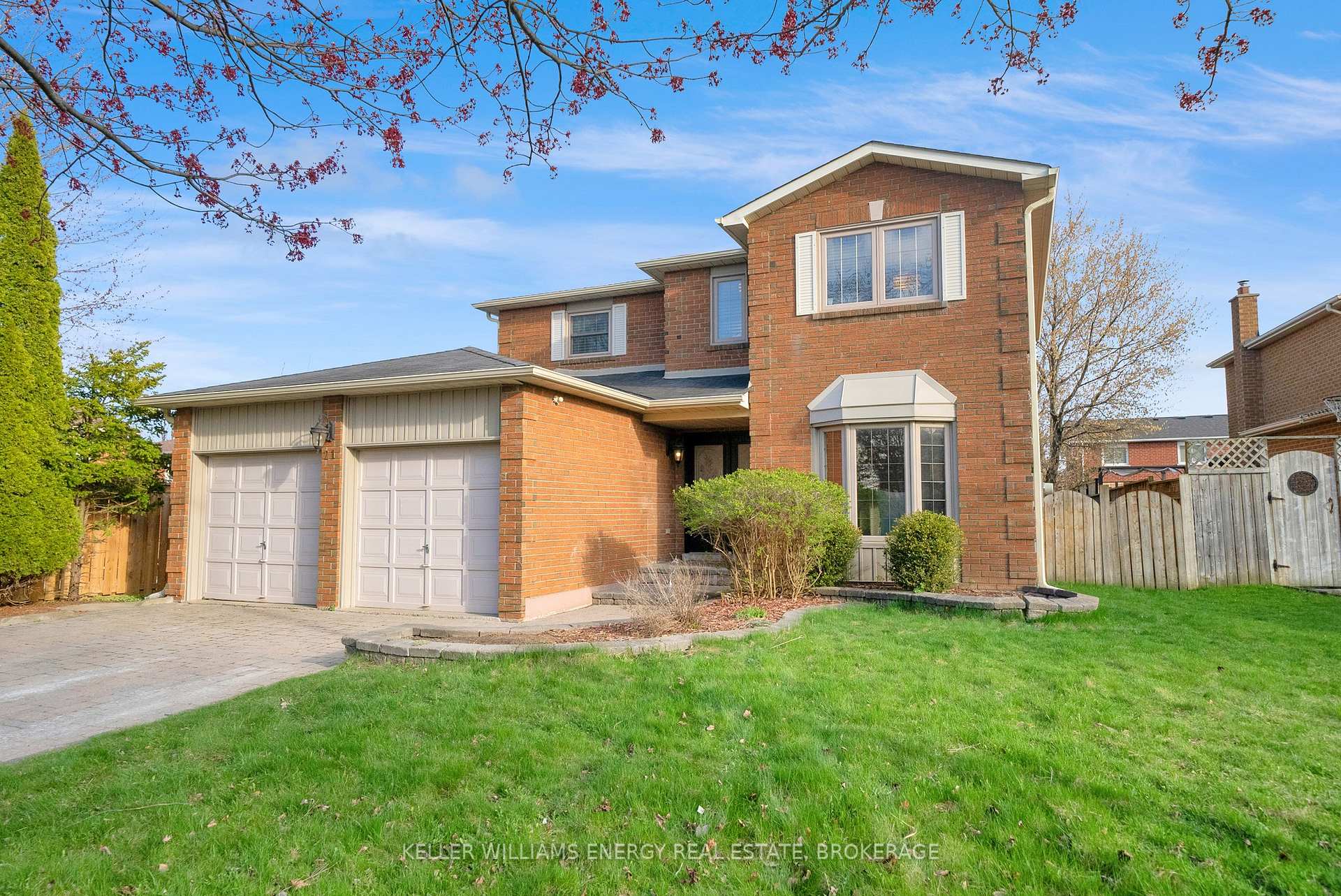 Photo 3 of 21 Aldcroft Crescent, Clarington, Bowmanville — HOMEH