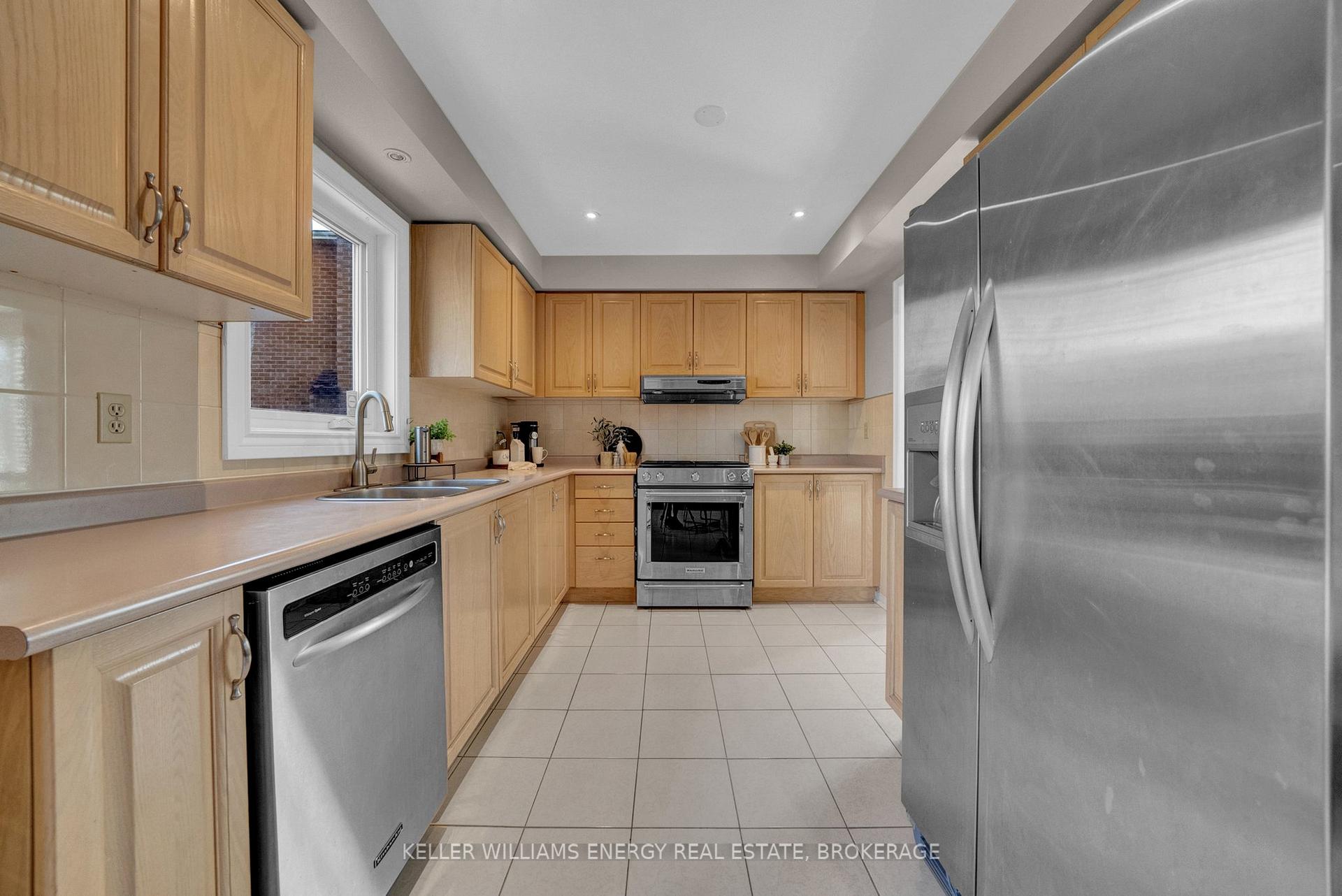 Photo 17 of 21 Aldcroft Crescent, Clarington, Bowmanville — HOMEH