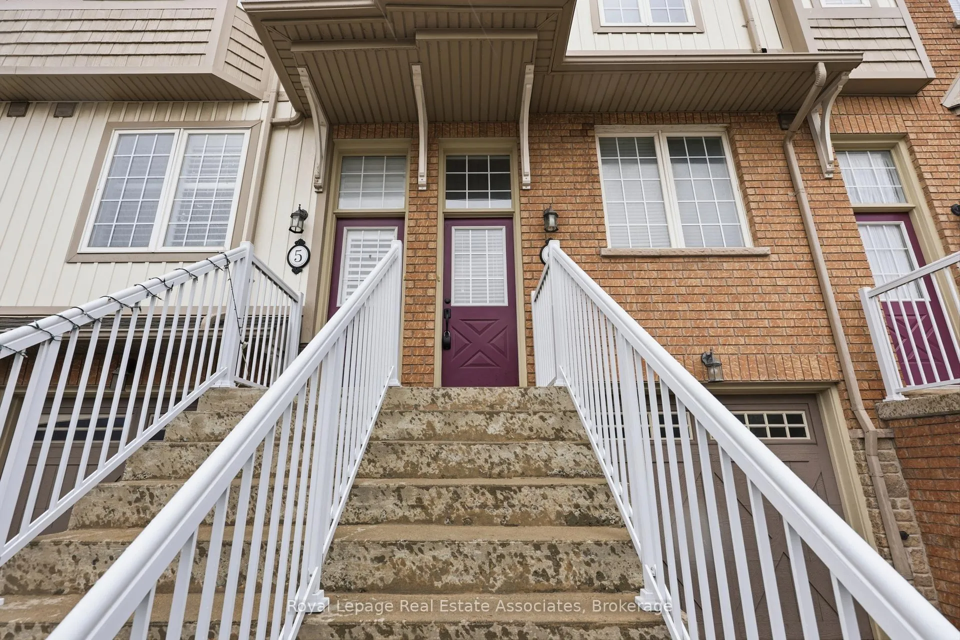 Photo 4 of Unit 6, 170 Dewitt Rd, Hamilton, Stoney Creek — HOMEH