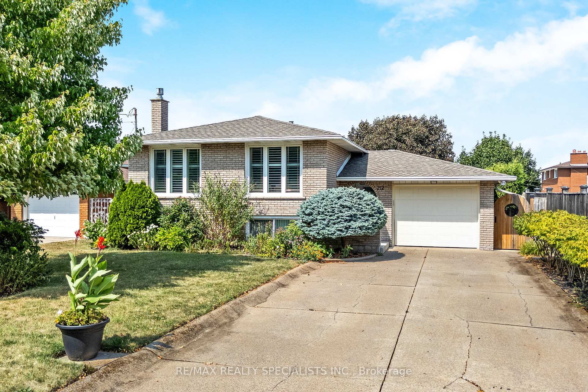 Photo 1 of 212 Memorial Avenue, Hamilton, Stoney Creek — HOMEH