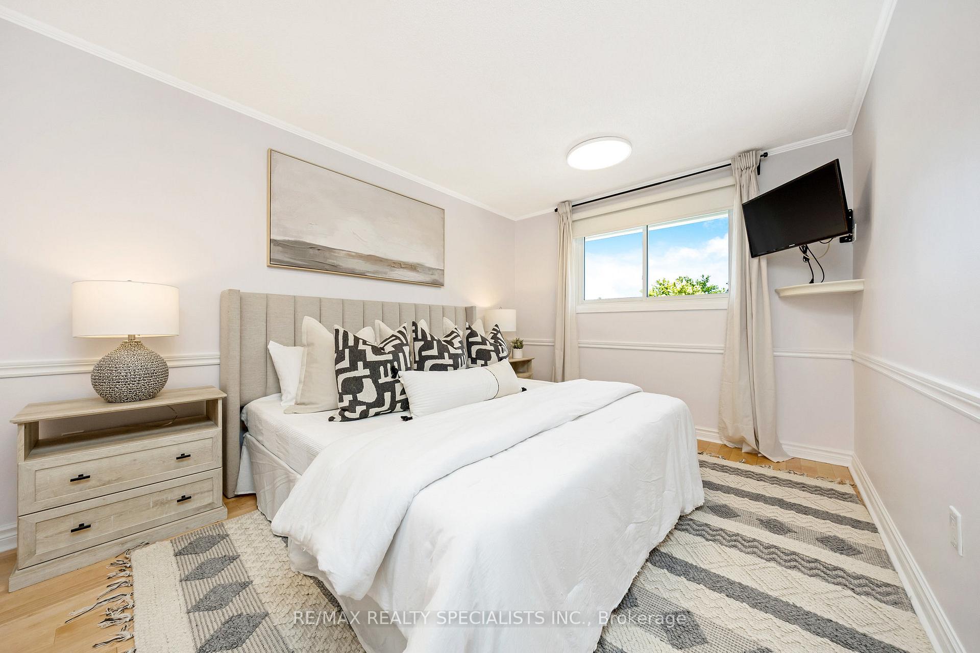 Photo 20 of 212 Memorial Avenue, Hamilton, Stoney Creek — HOMEH