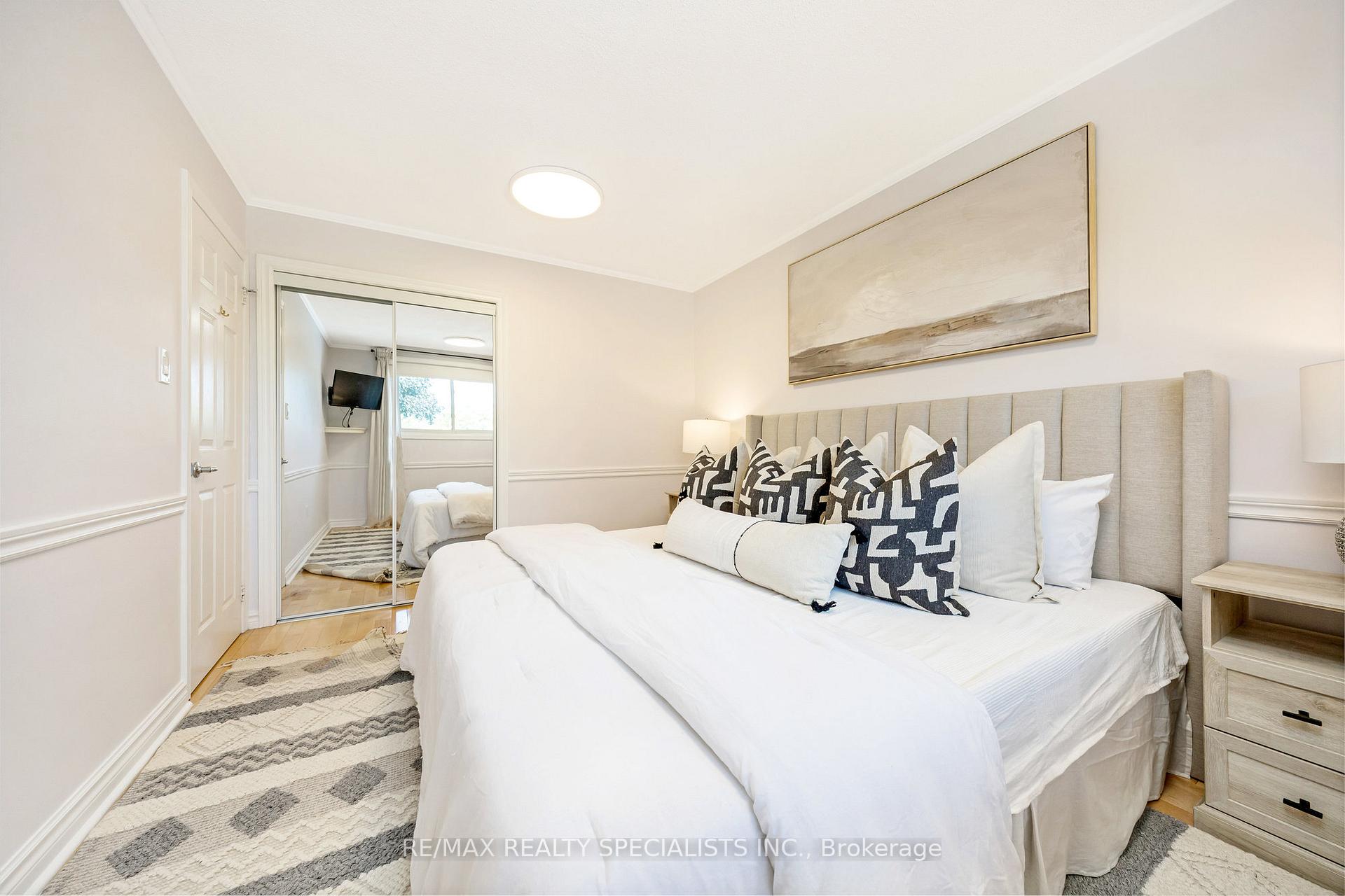 Photo 21 of 212 Memorial Avenue, Hamilton, Stoney Creek — HOMEH