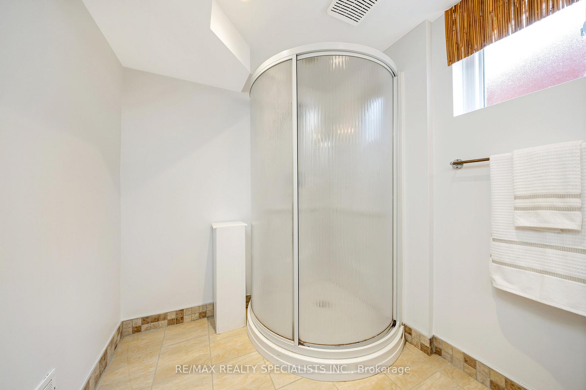 Photo 35 of 212 Memorial Avenue, Hamilton, Stoney Creek — HOMEH