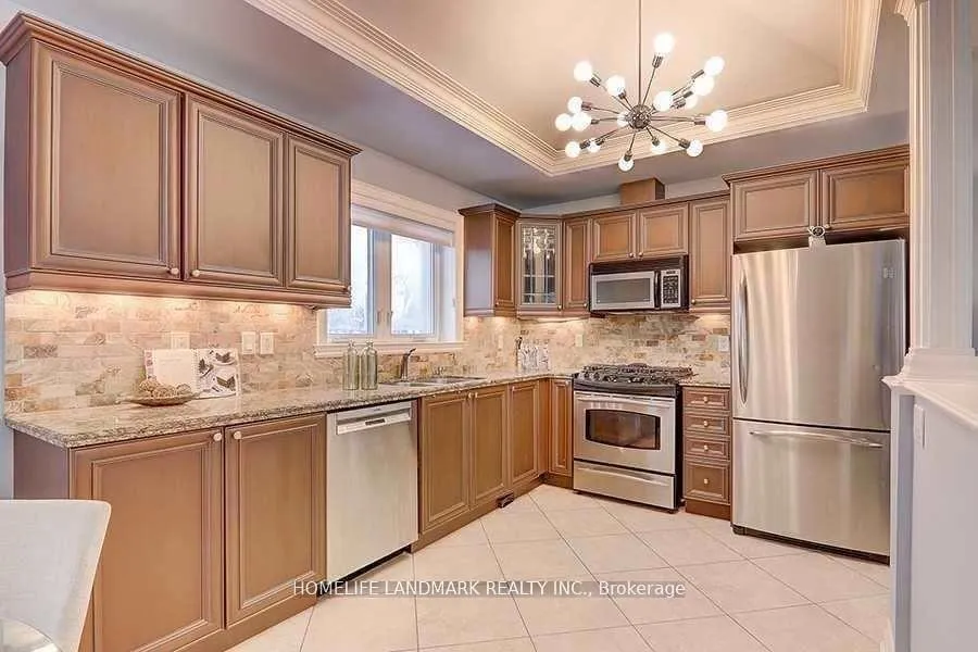 Photo 4 of 32 Windridge Drive, Markham, Bullock — HOMEH