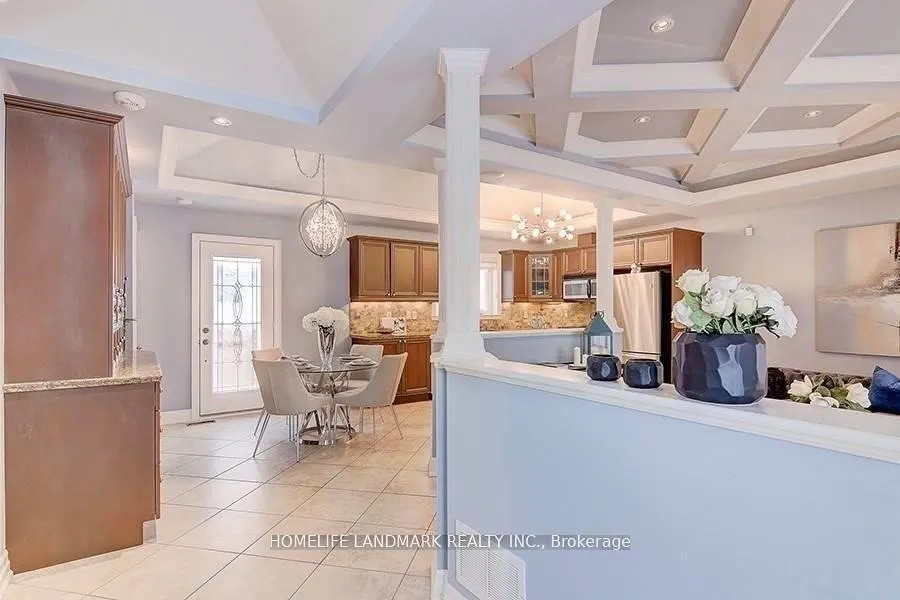 Photo 5 of 32 Windridge Drive, Markham, Bullock — HOMEH