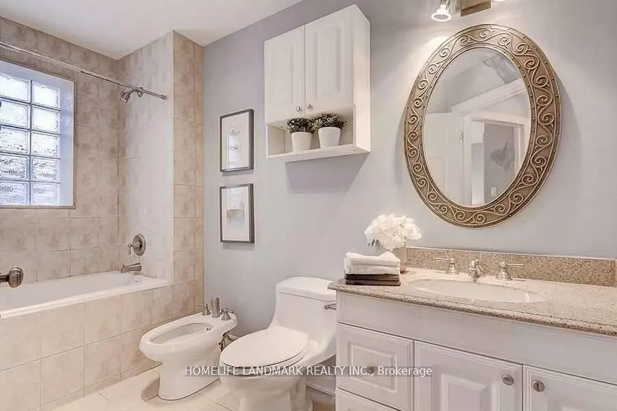 Photo 10 of 32 Windridge Drive, Markham, Bullock — HOMEH