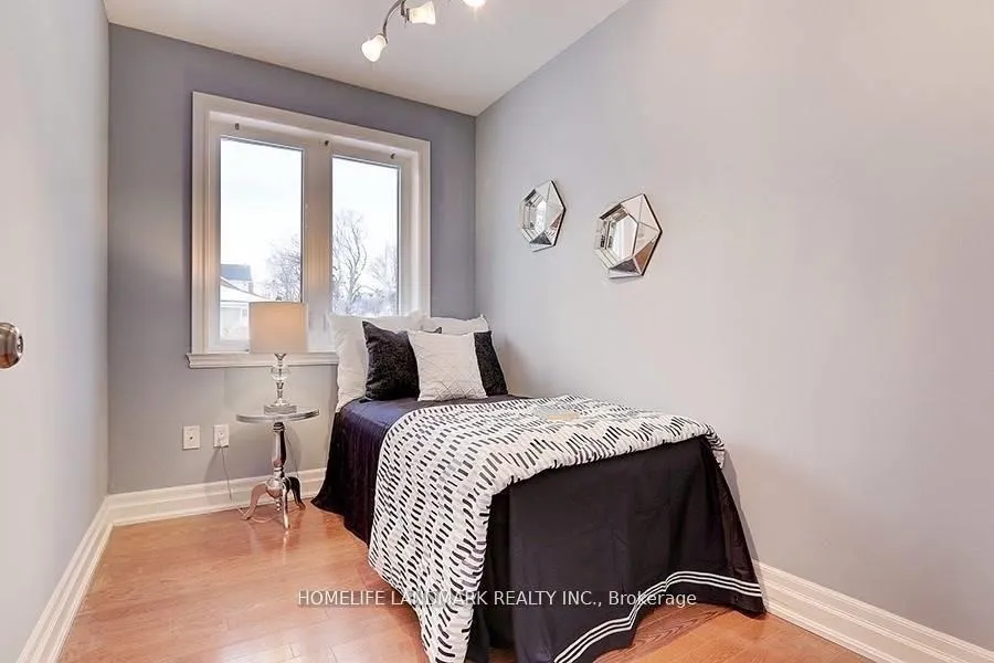 Photo 13 of 32 Windridge Drive, Markham, Bullock — HOMEH