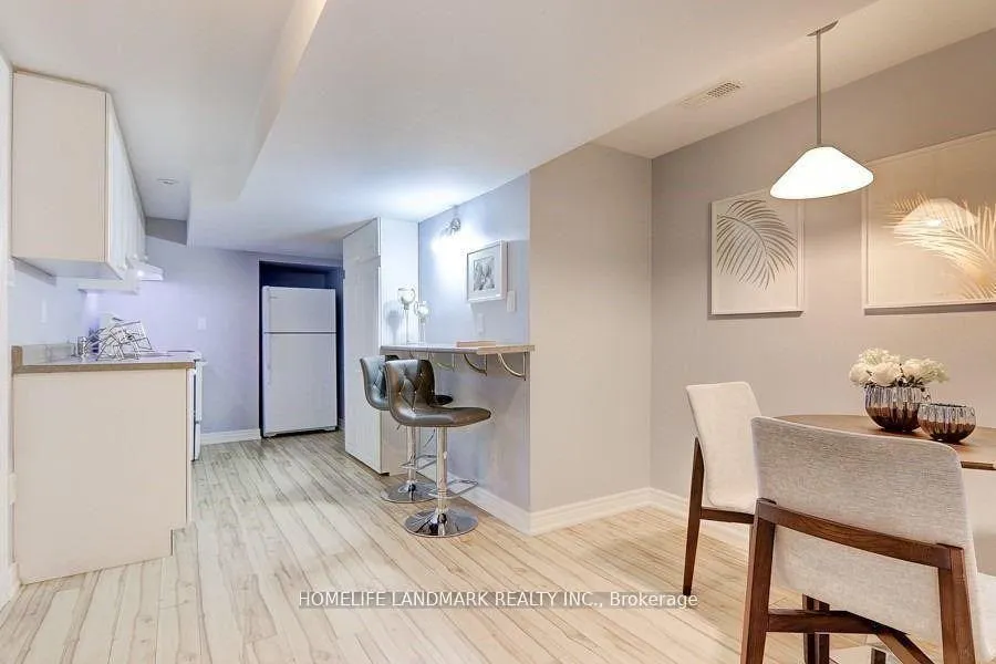 Photo 15 of 32 Windridge Drive, Markham, Bullock — HOMEH