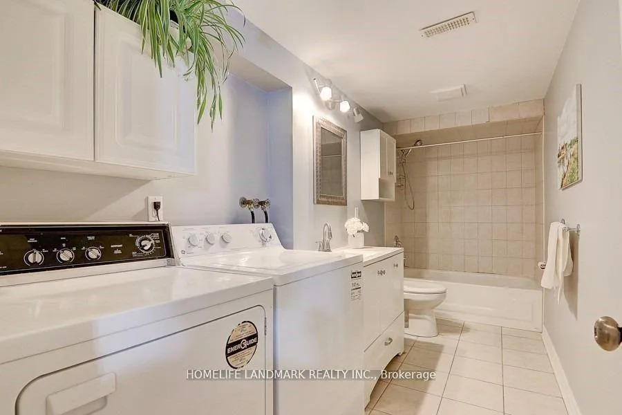 Photo 19 of 32 Windridge Drive, Markham, Bullock — HOMEH